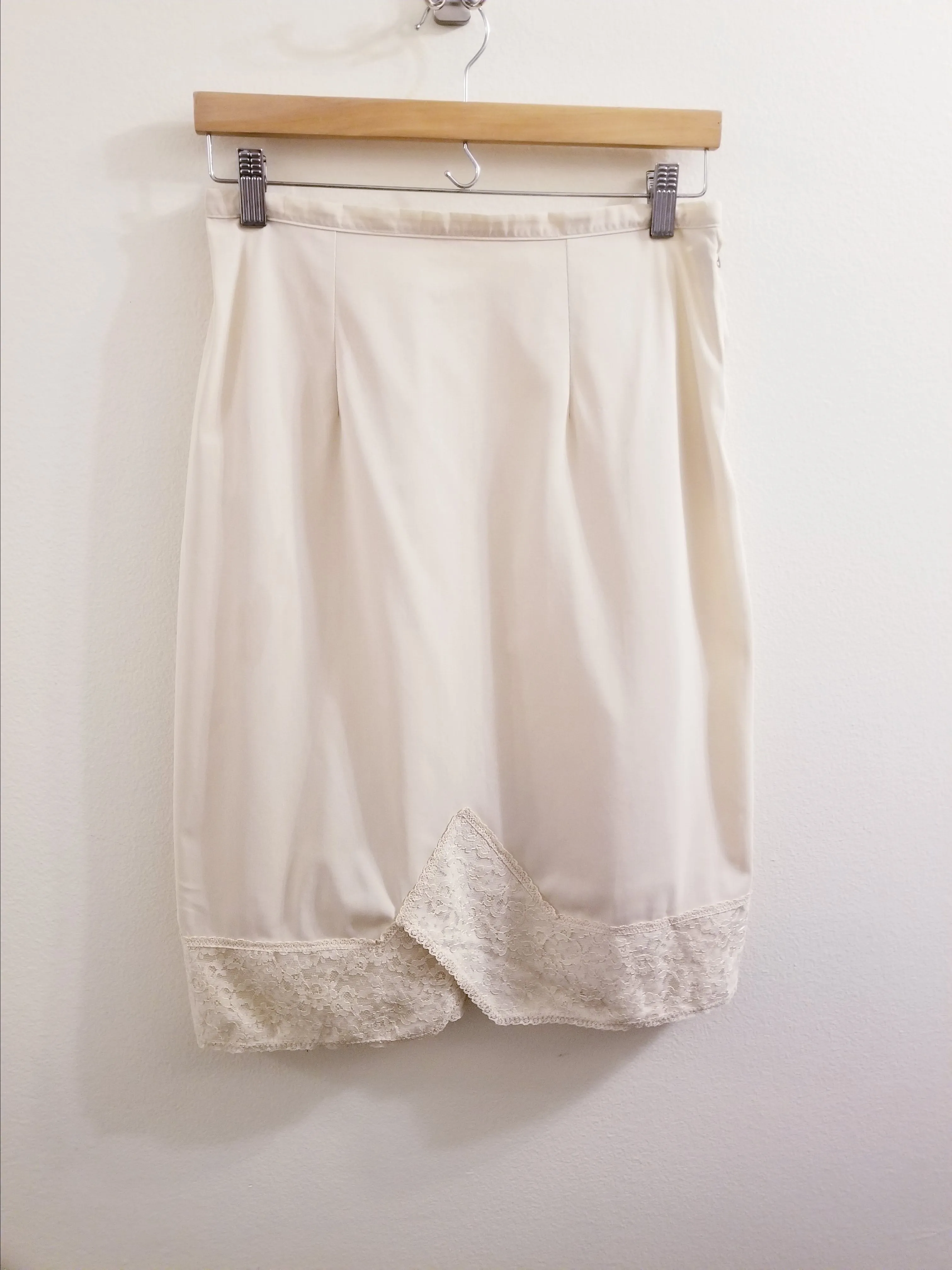 Product image for 50s Skirt Saver by Beverly 1/2 Slip  - Size 30