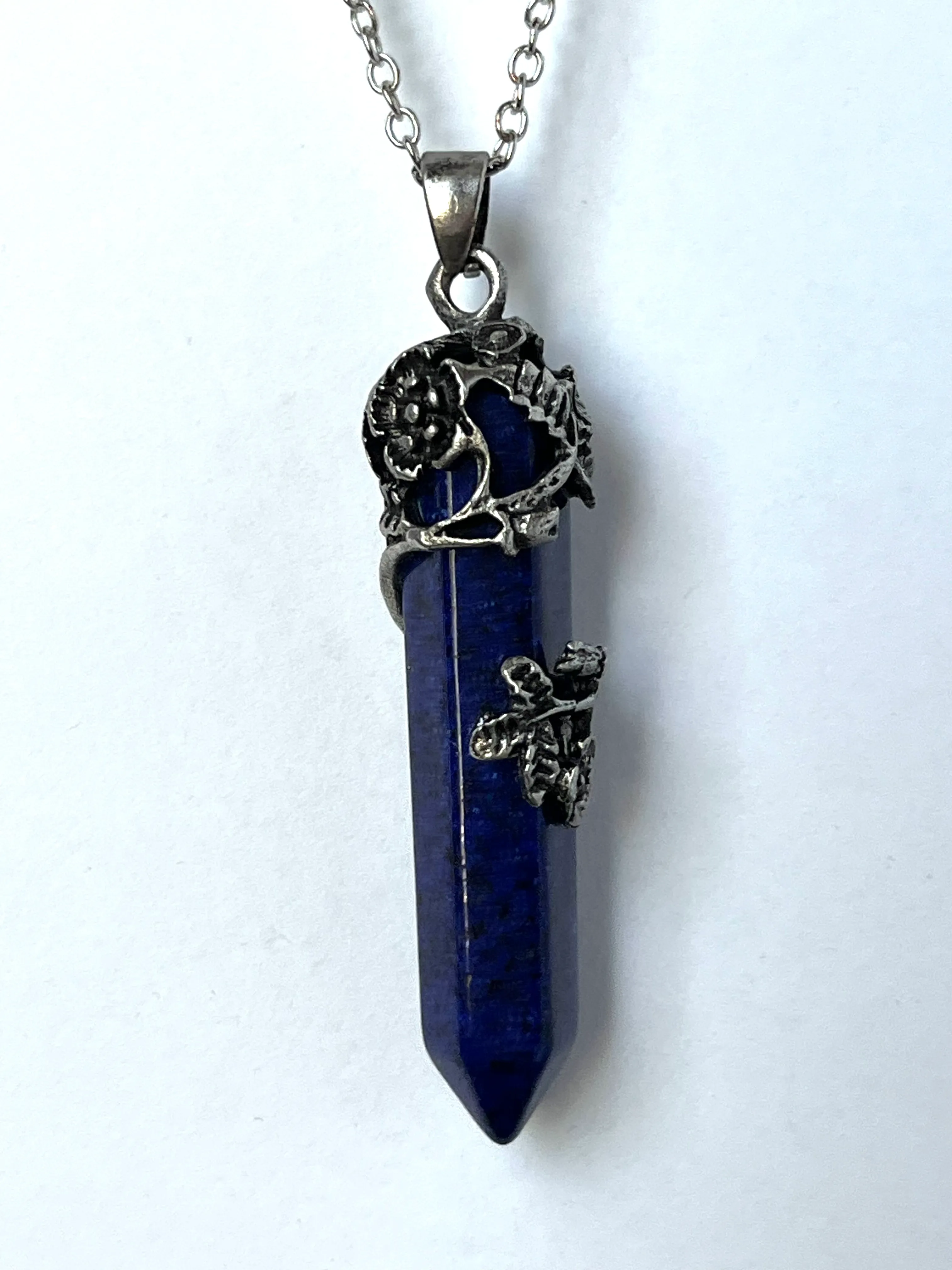 Product image for PRQ19 Flower Vine Lapis Lazuli Point