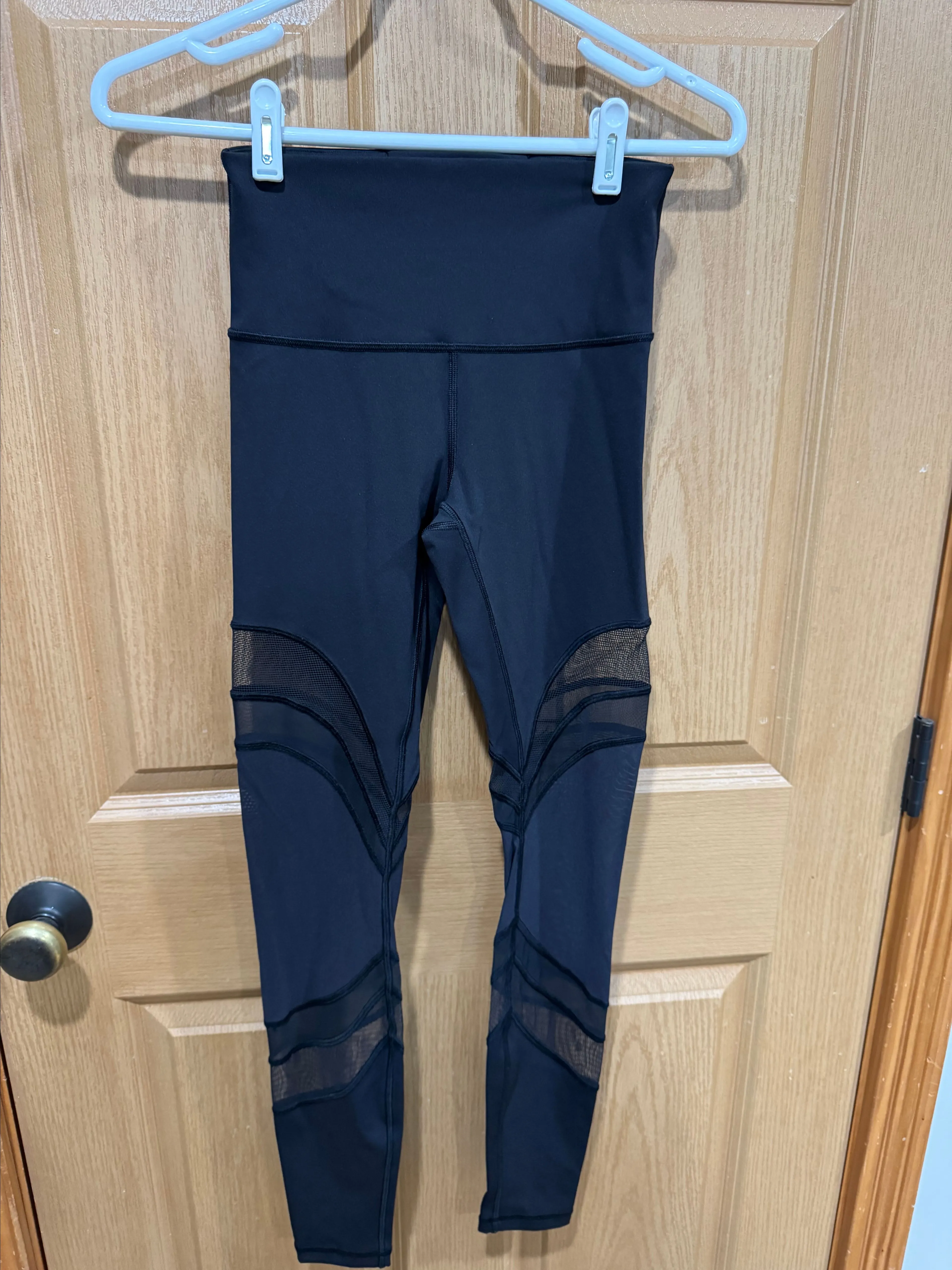 Product image for .#68 Lululemon Seek The Heat Tight *28" Size 4