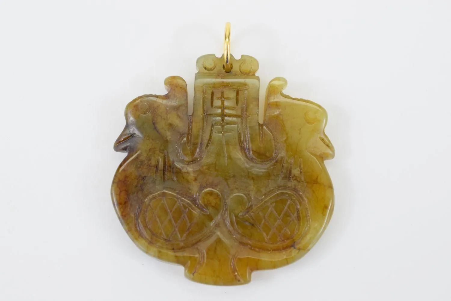 Product image for AU200 Chinese bird Carved Jade 18k pendant 38g