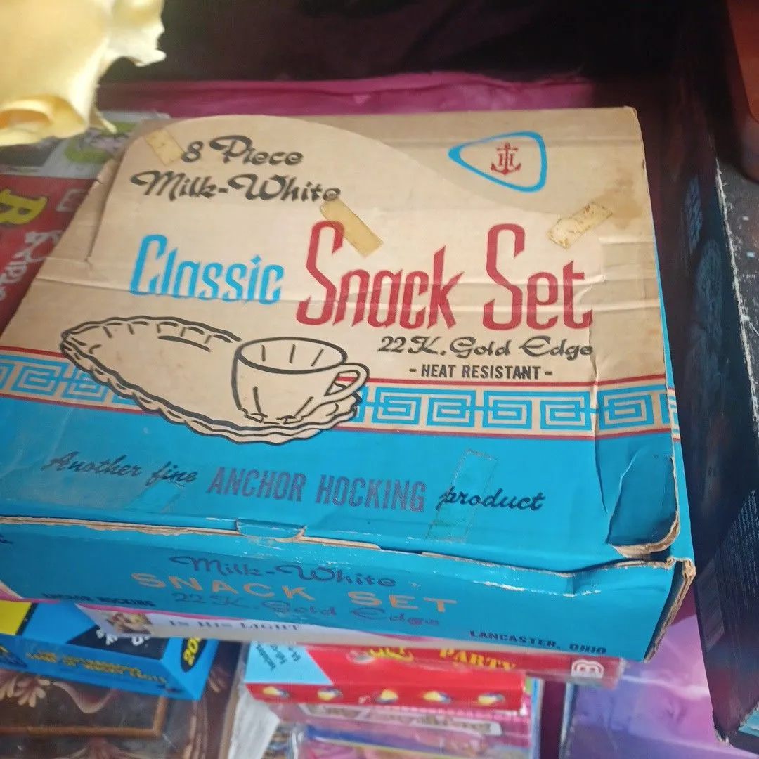 Product image for 8 piece snack set milk glass in vintage box!