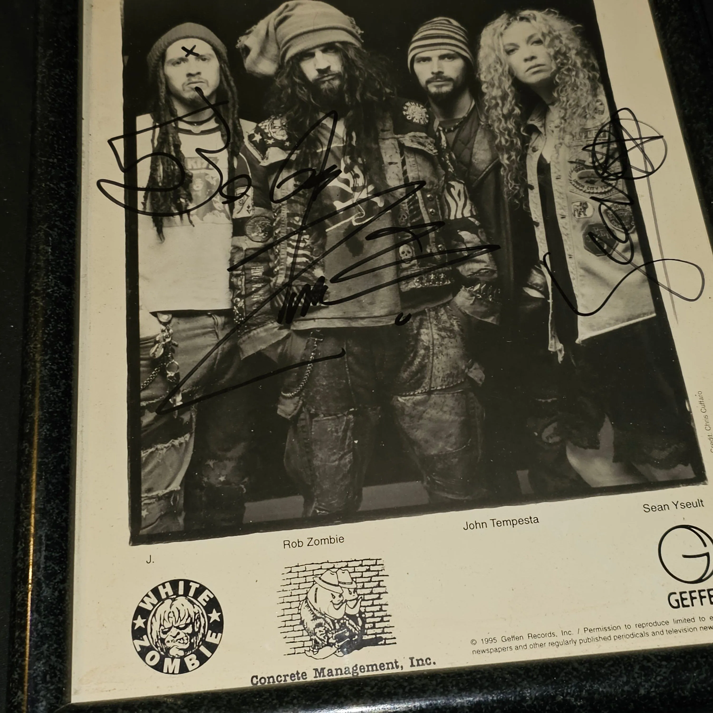 Product image for WHITE ZOMBIE 1995 AUTOGRAPHED PHOTO