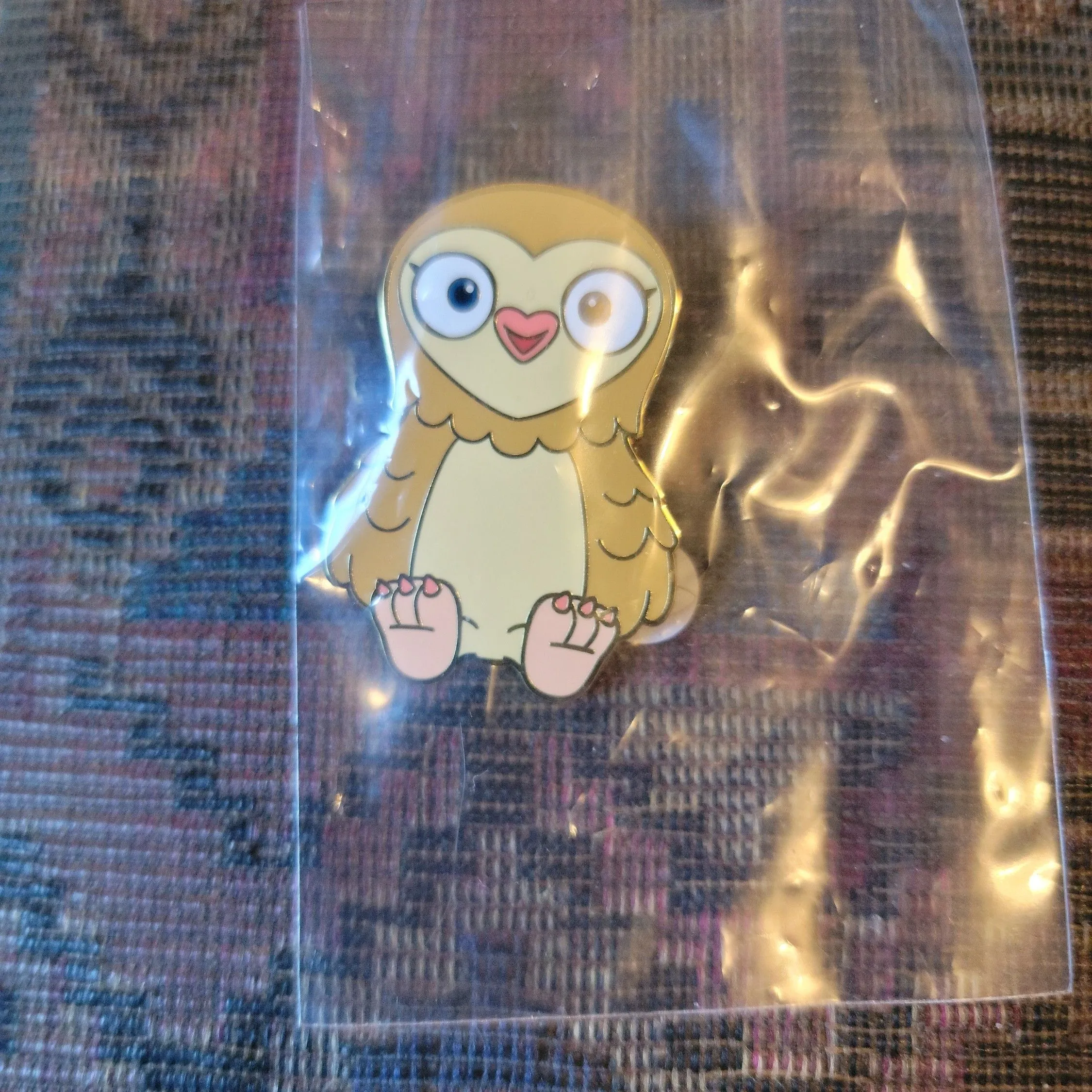 Product image for limited number owl pin made by Disney 