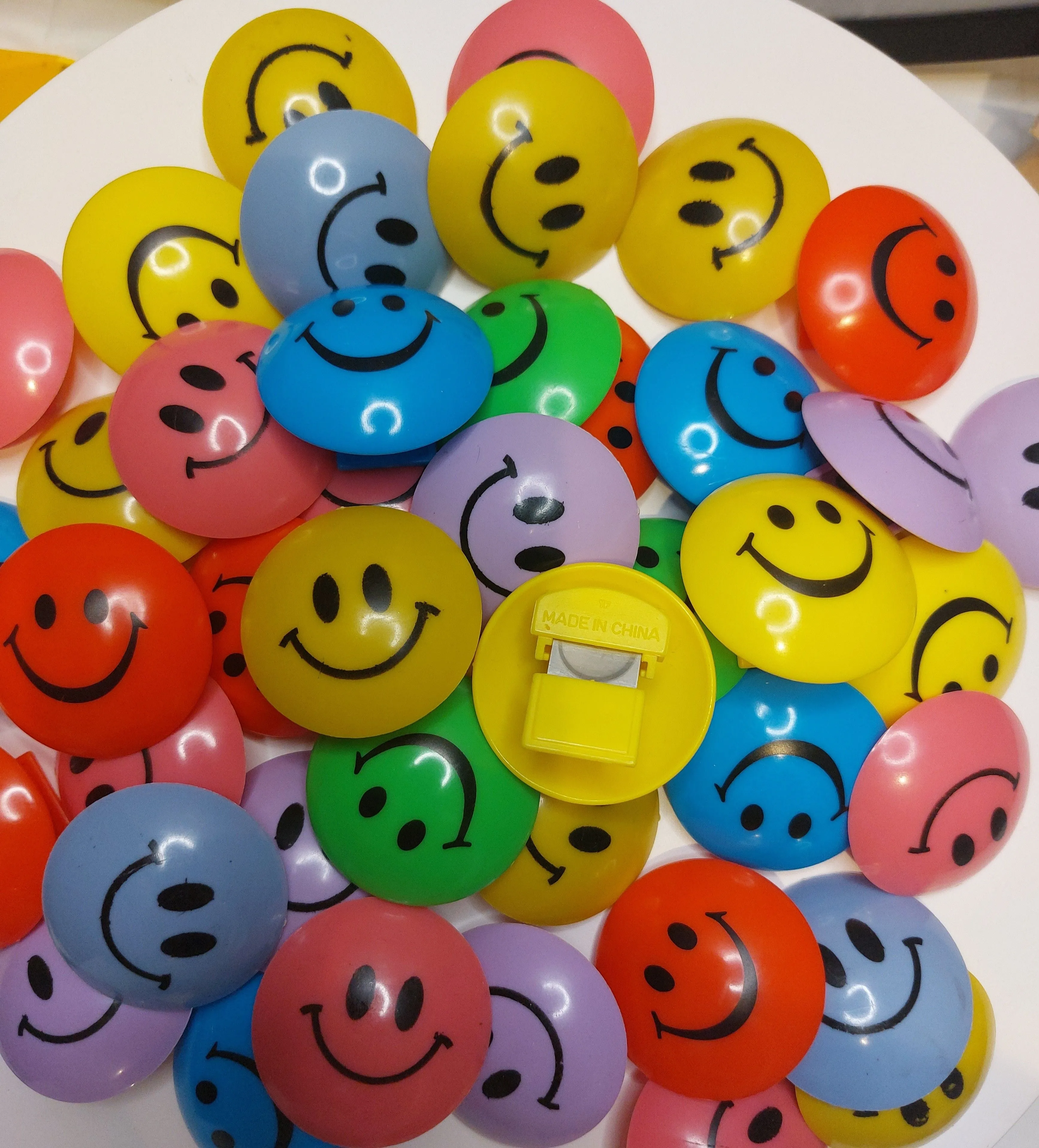 Product image for Random Toy smiley face clicker!!