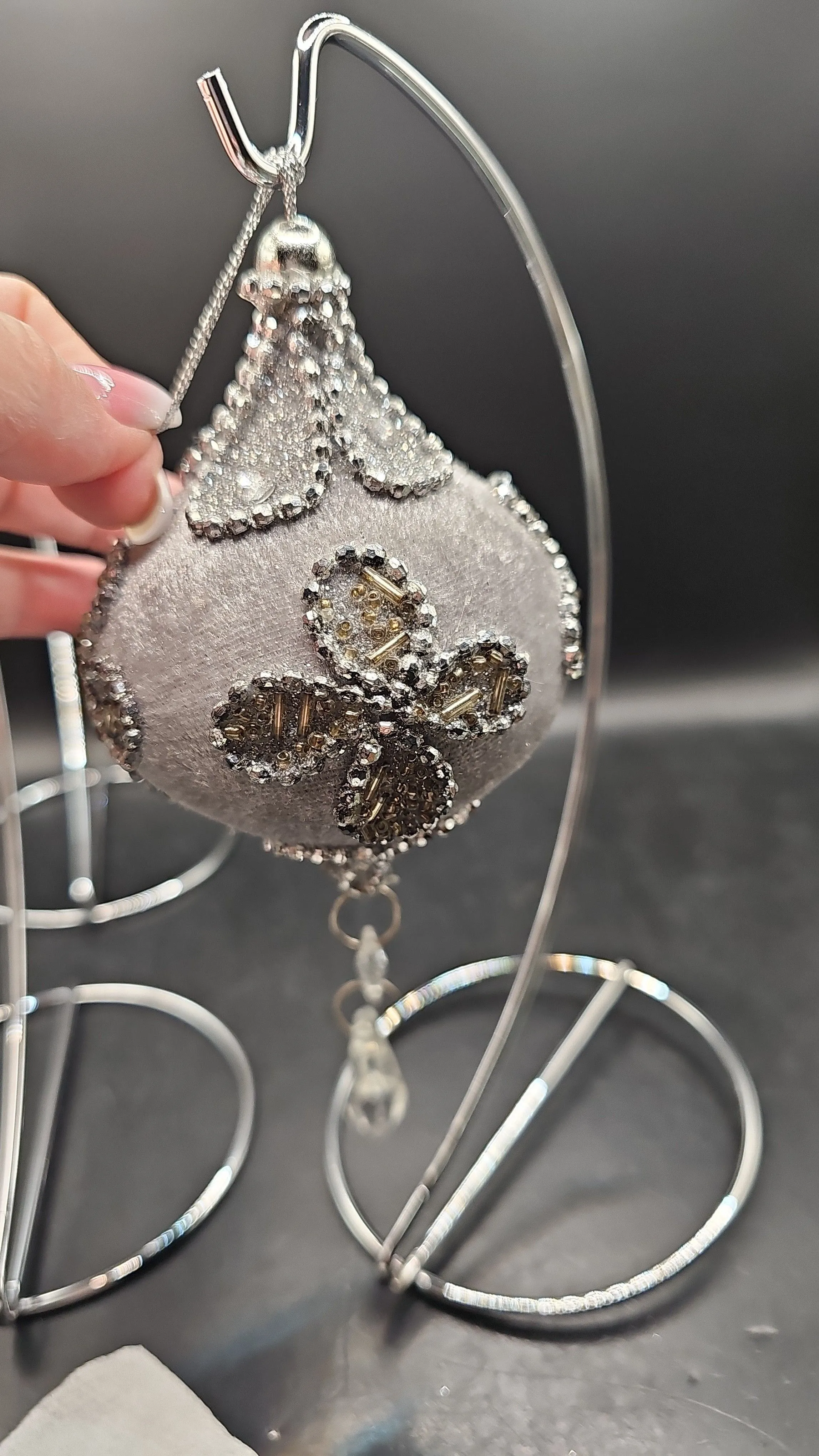 Product image for 043 Silvertone,  velvet ornament (4)