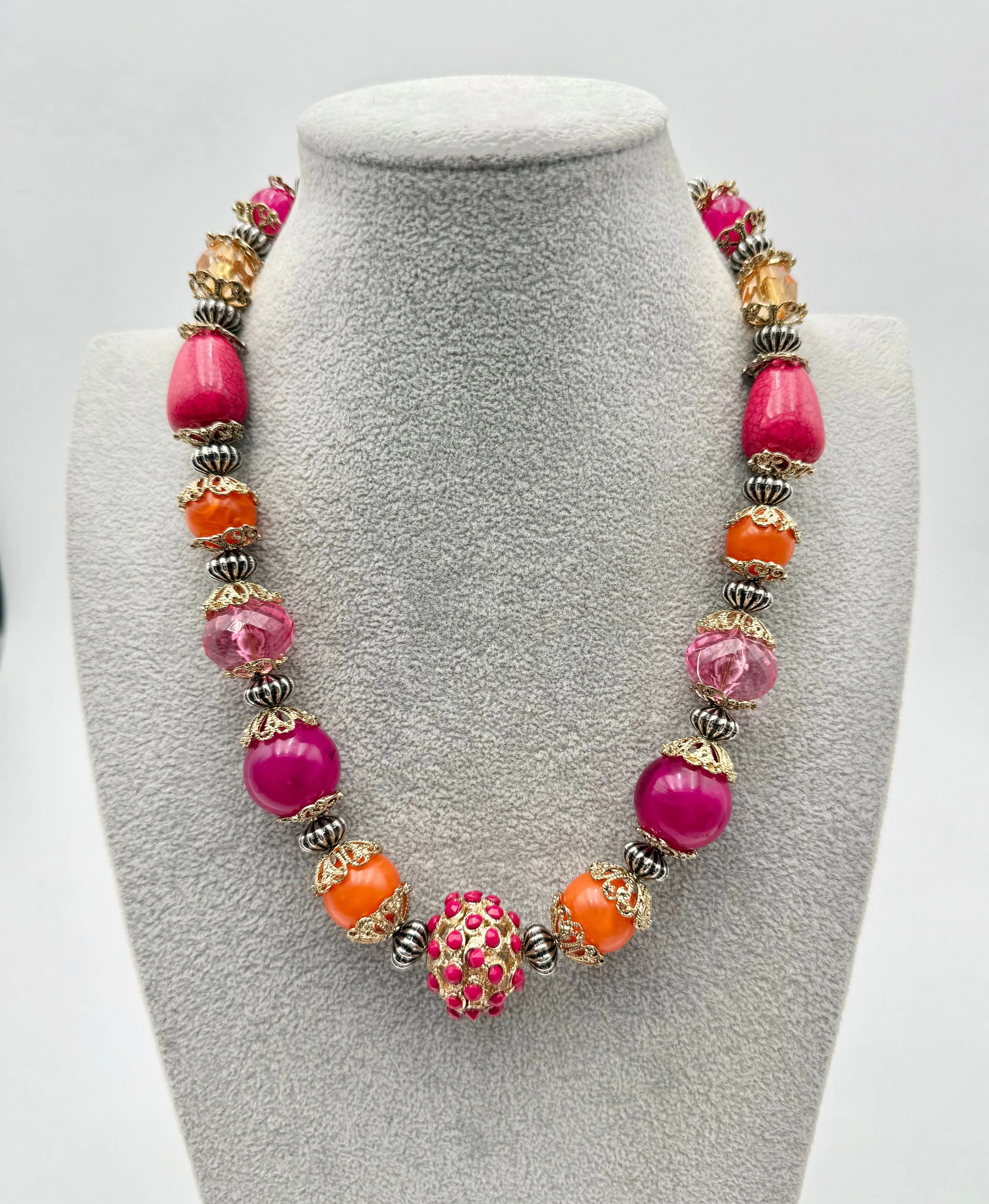 Product image for Erica Lyons Signed "EL" on Extender  Glass/Lucite 18" Drop 3" Extender