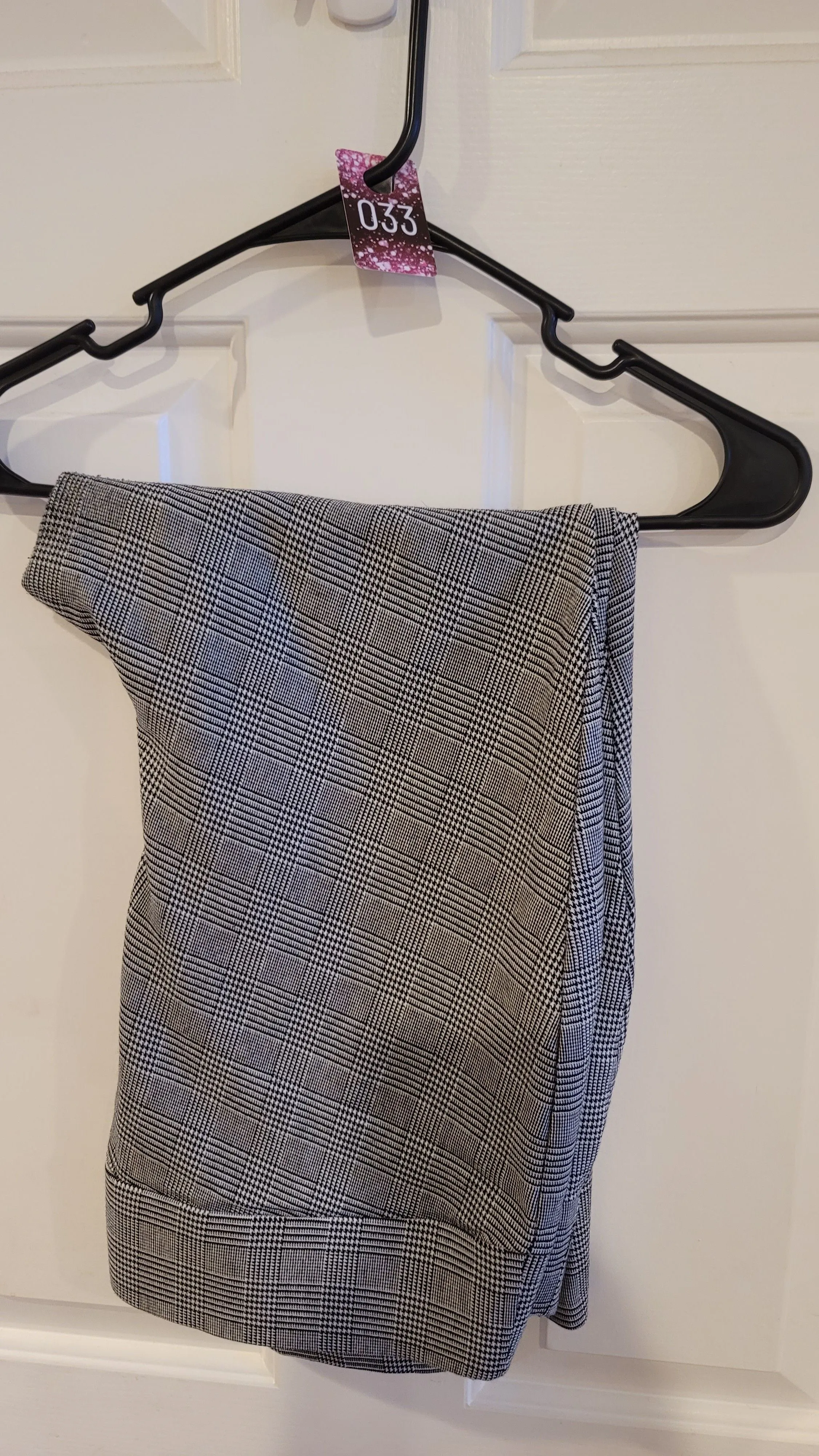 Product image for 33. Torrid Black and White Capri/ Ankle Stretchy Pants Size 2