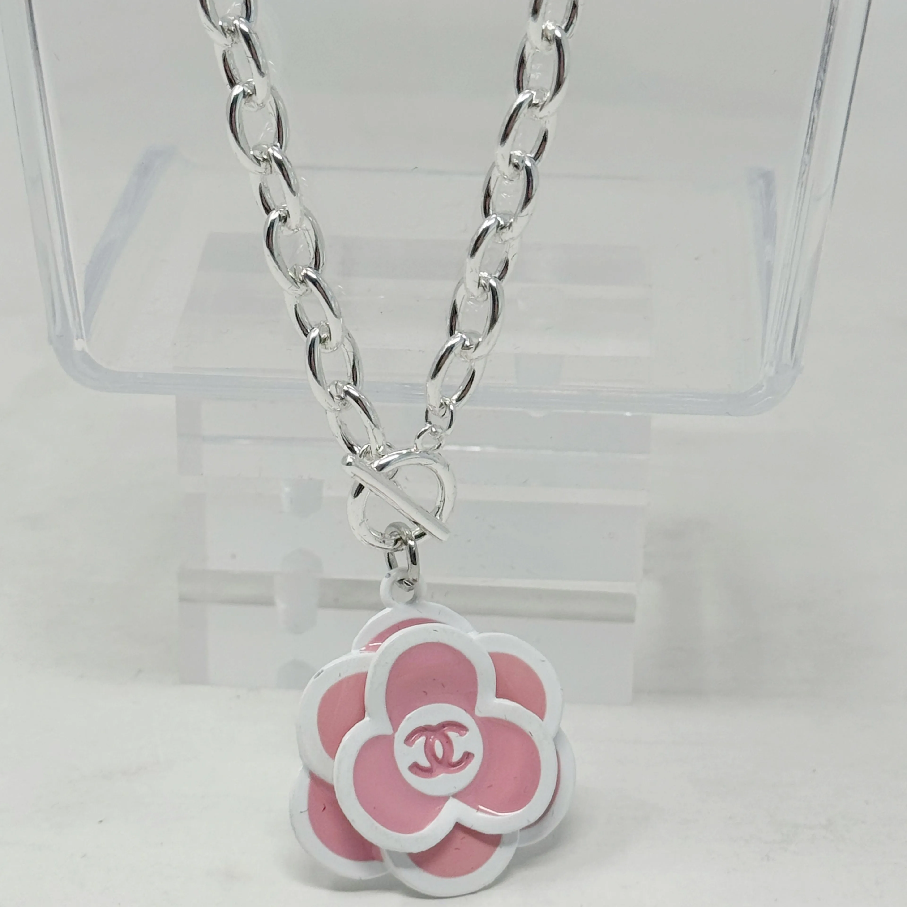 Listing Image Blurred Background