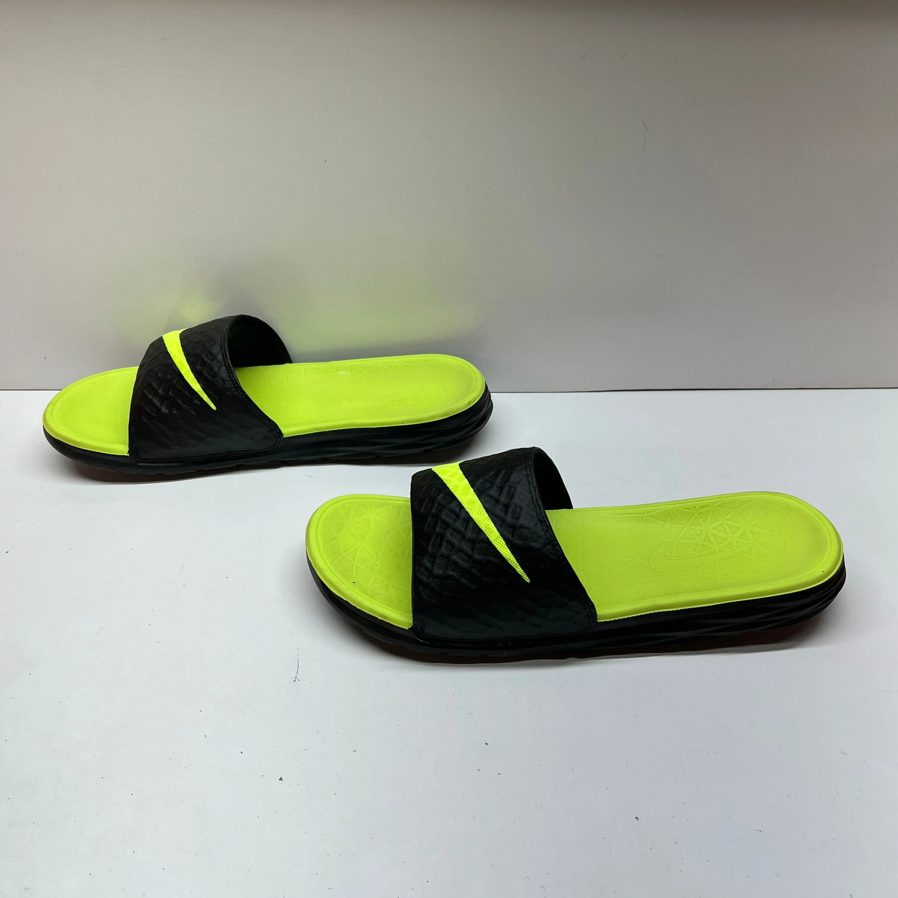 Listing Image Blurred Background