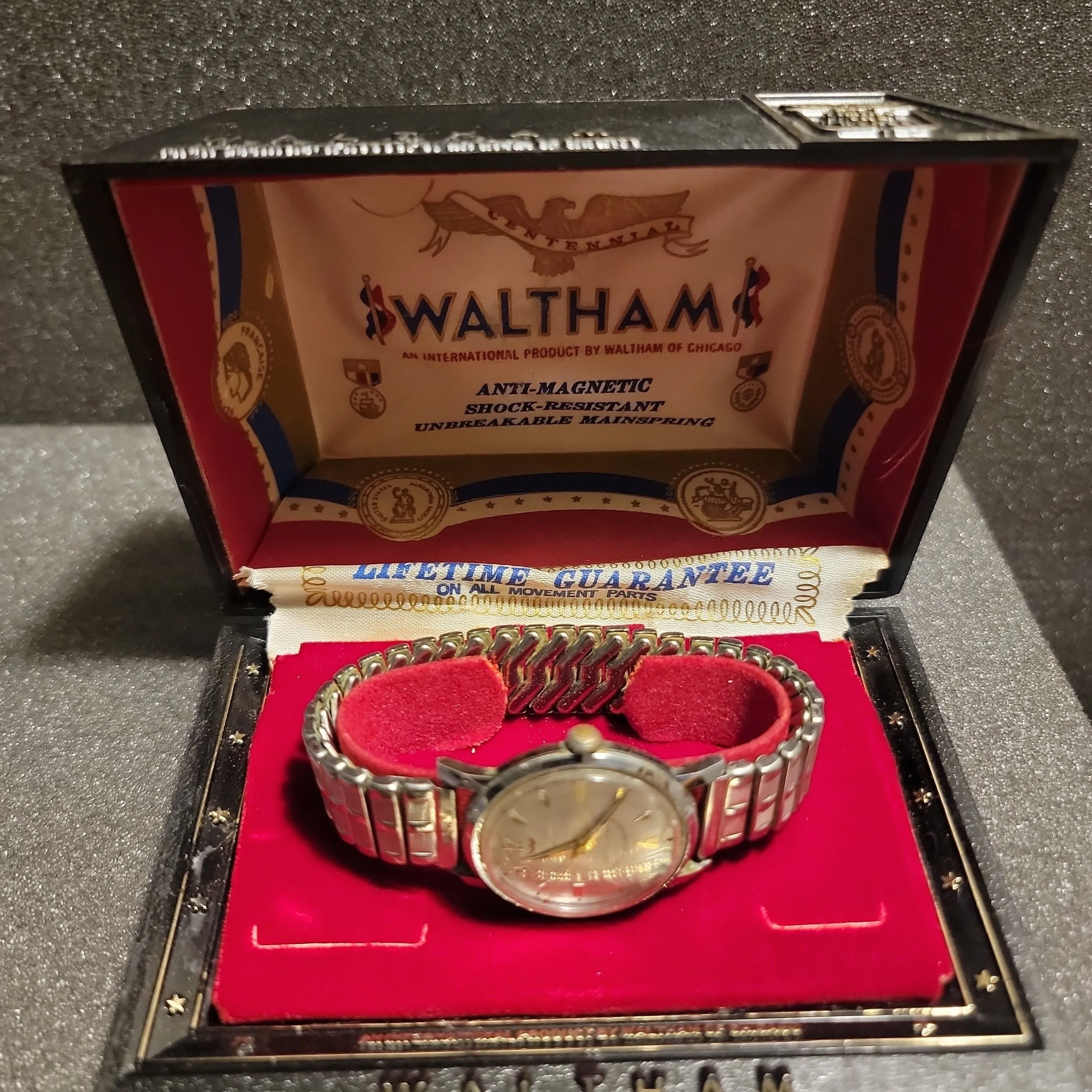 Product image for WALTHAM 17Jewels Vintage Ladies watch *1968*  in Original Vintage Display case