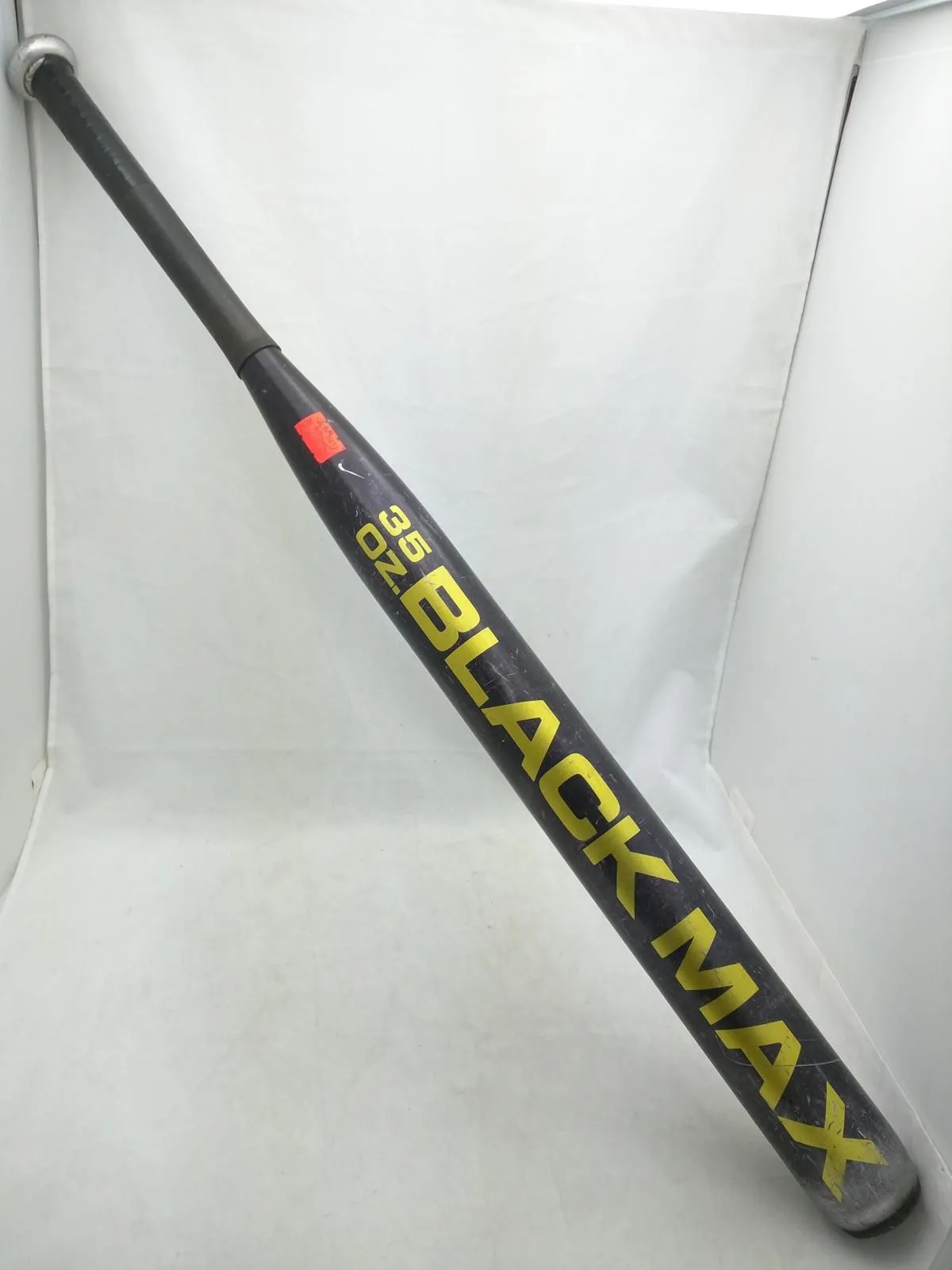 Product image for Black Max 34 " 35oz  Softball Easton Baseball Bat