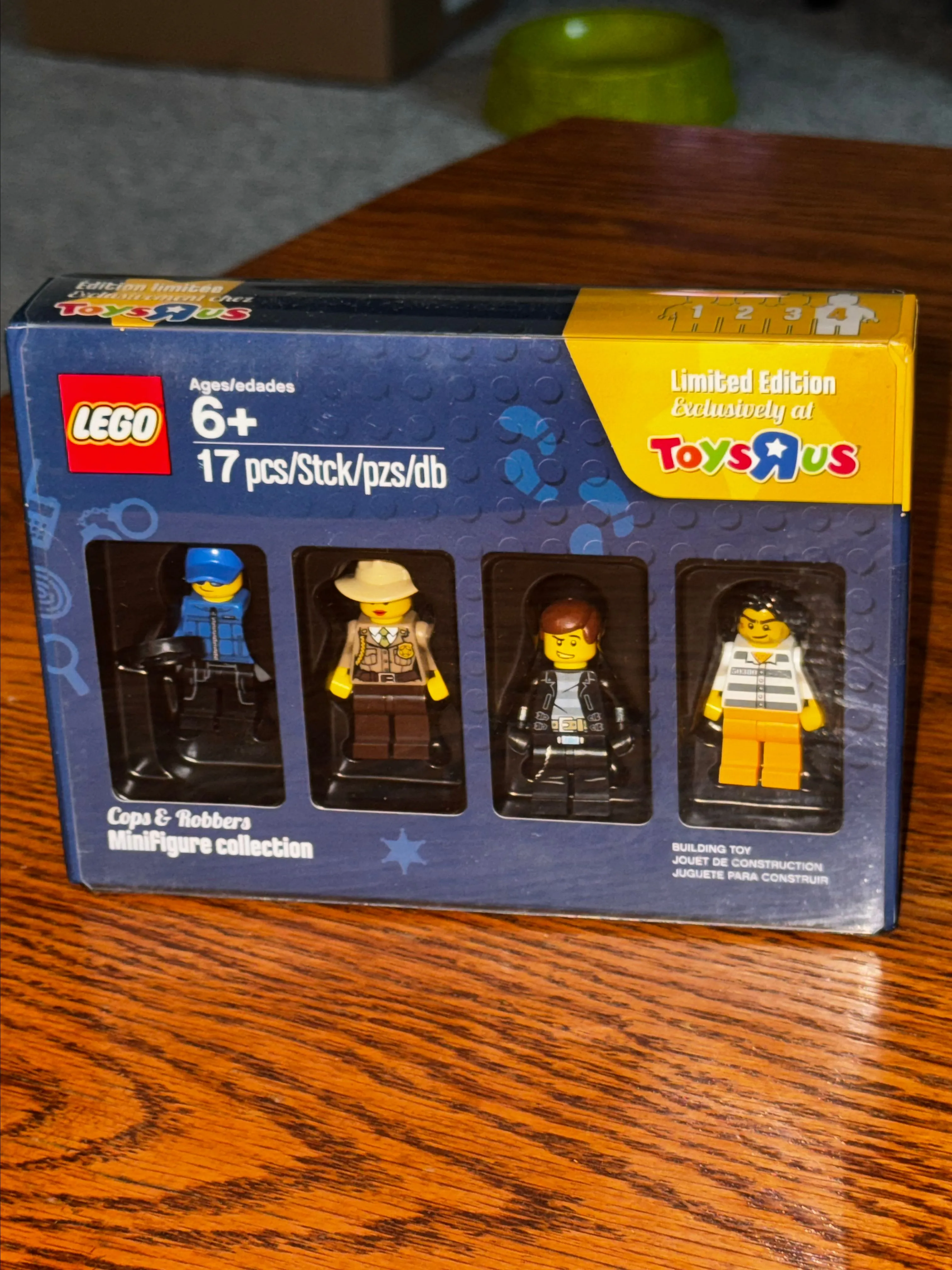 Product image for 5004574 LEGO Cops and Robbers Minifigure Collection