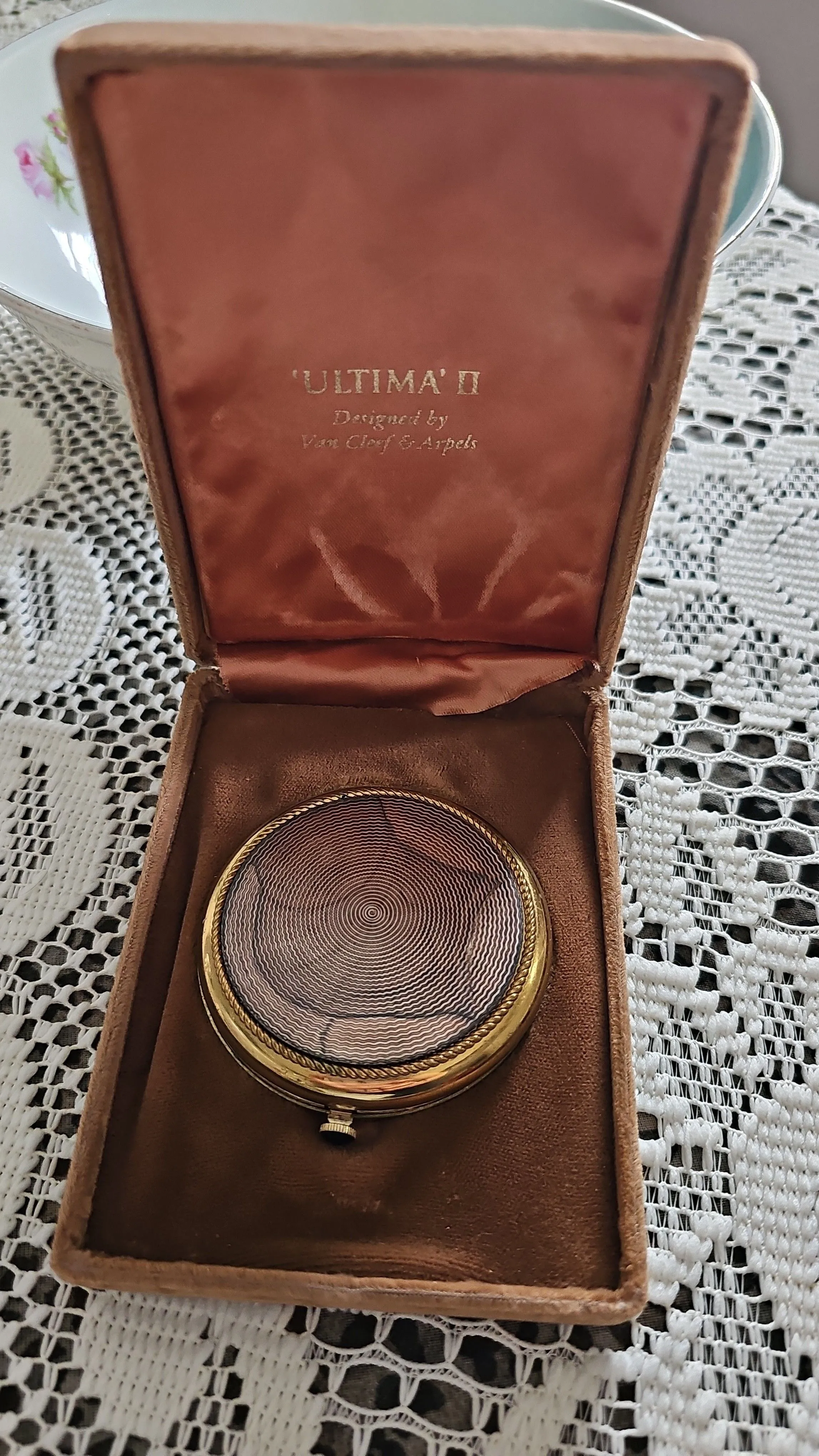 Product image for 'Ultima' Compact Designed by VanCleef & Arpels