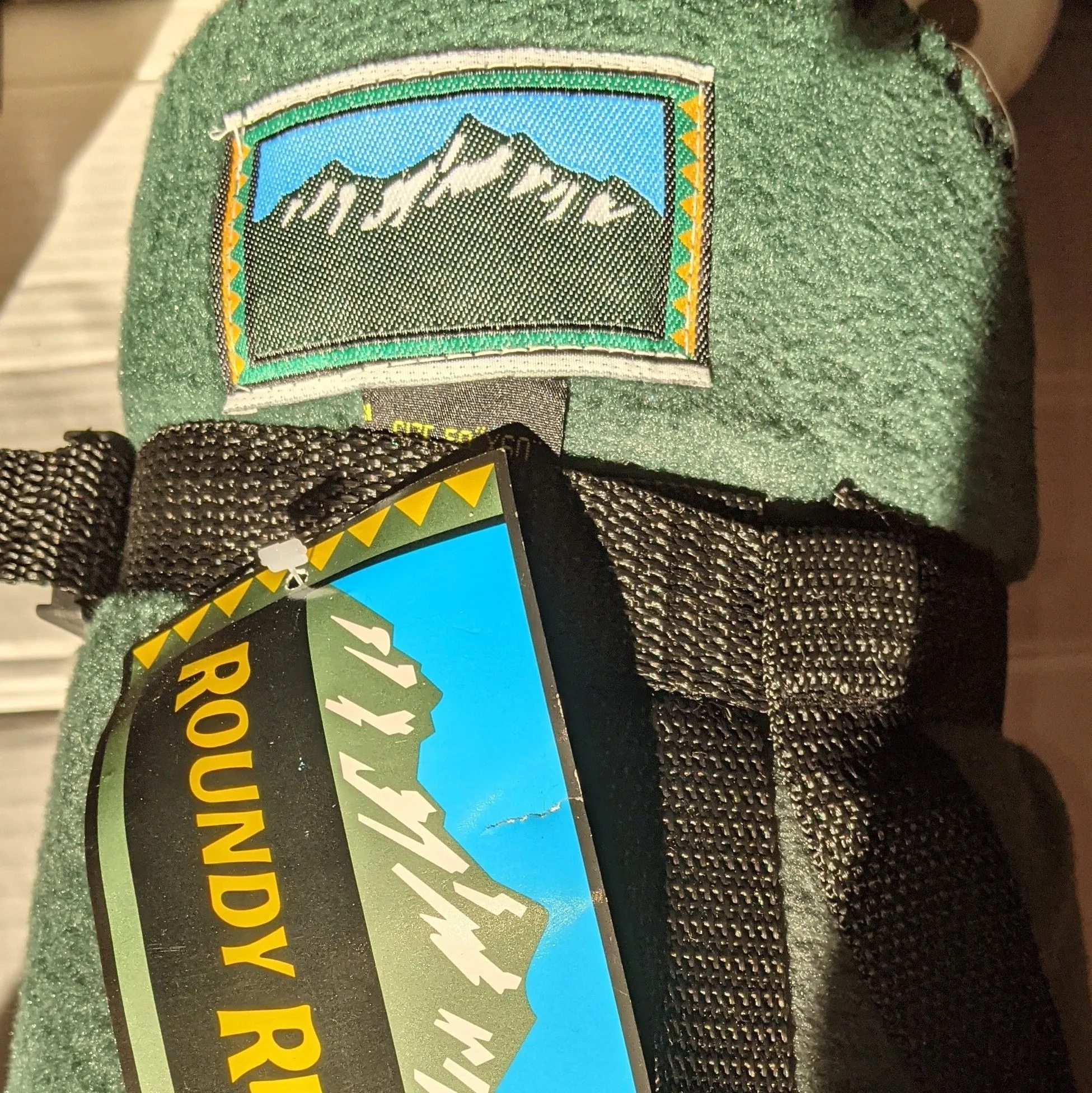 Product image for Roundy Ridge Green Fleece Camping Blanket With Carrying Strap NWT