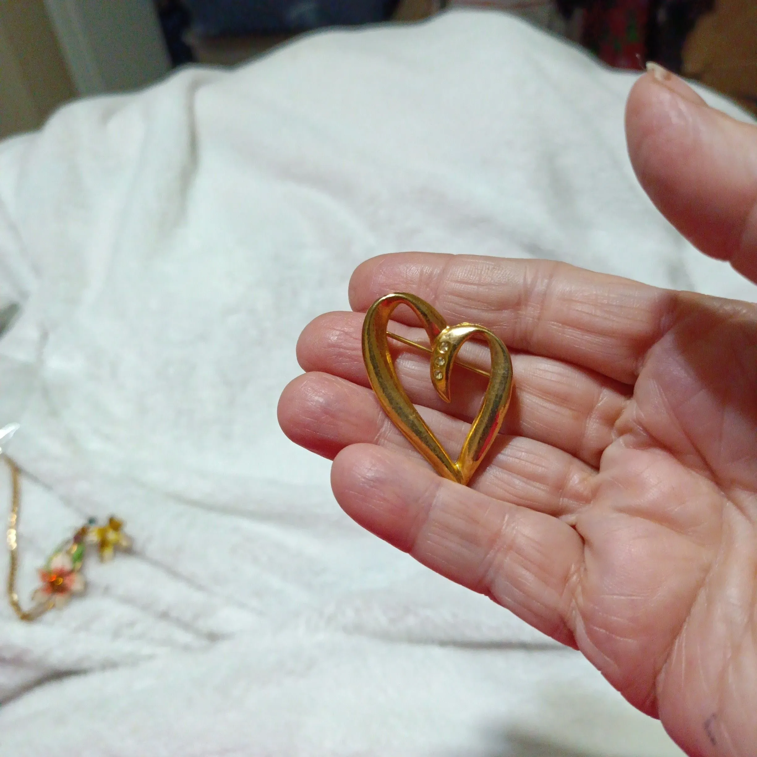 Product image for vintage Avon heart pin 