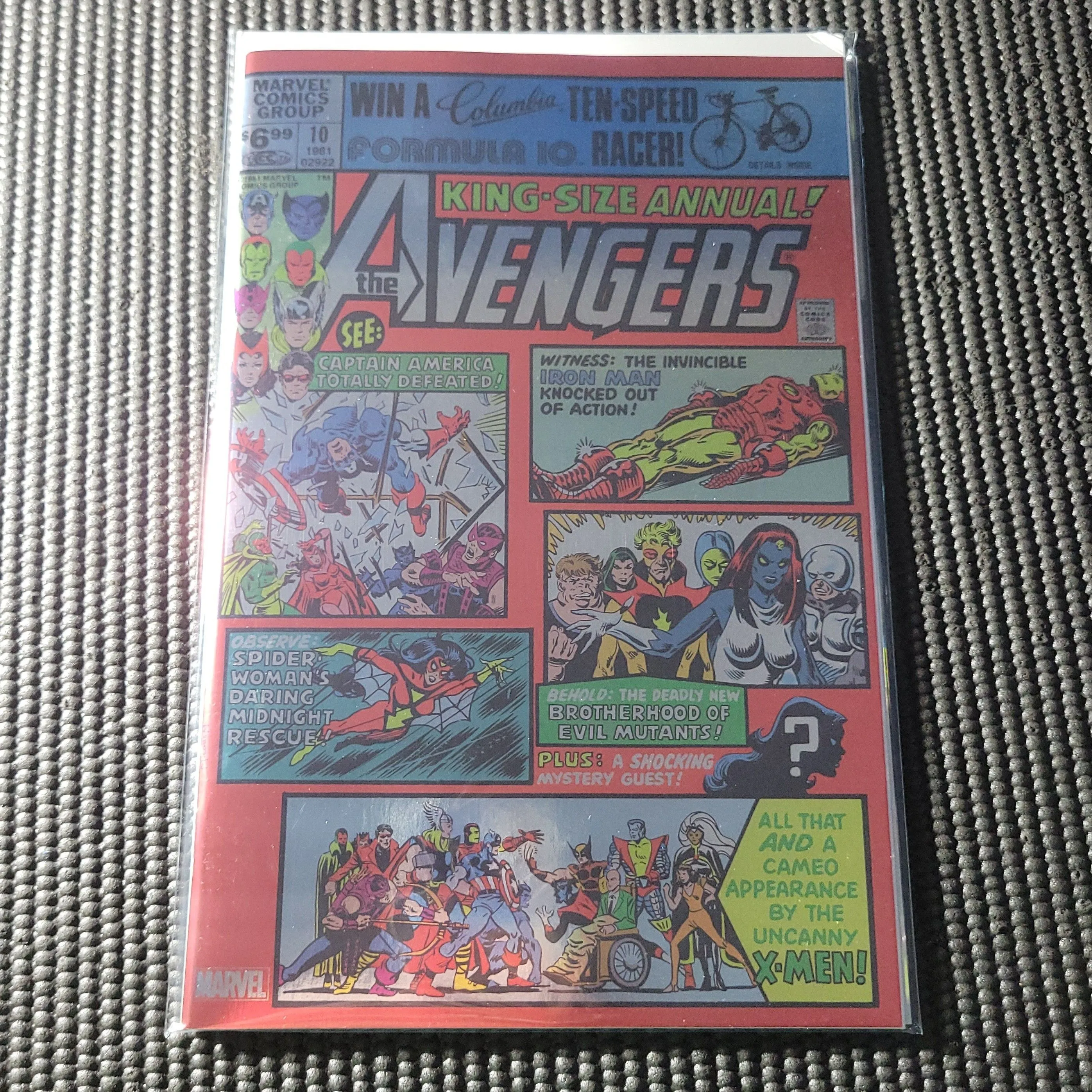 Product image for Avengers annual #10 foil