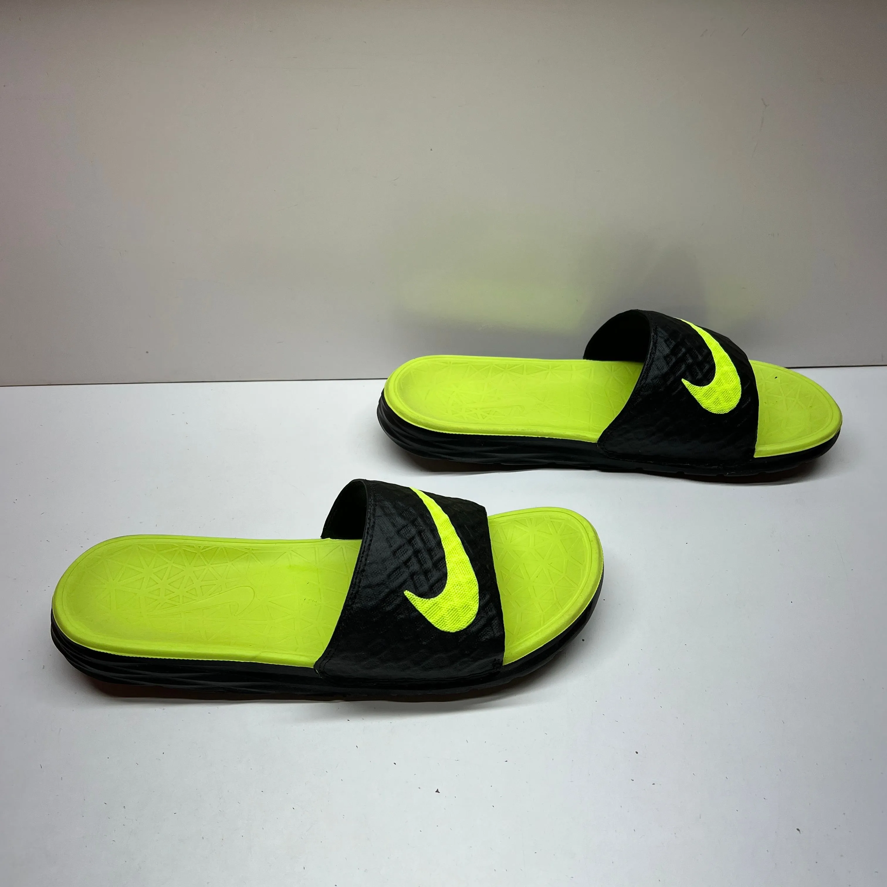 Listing Image Blurred Background