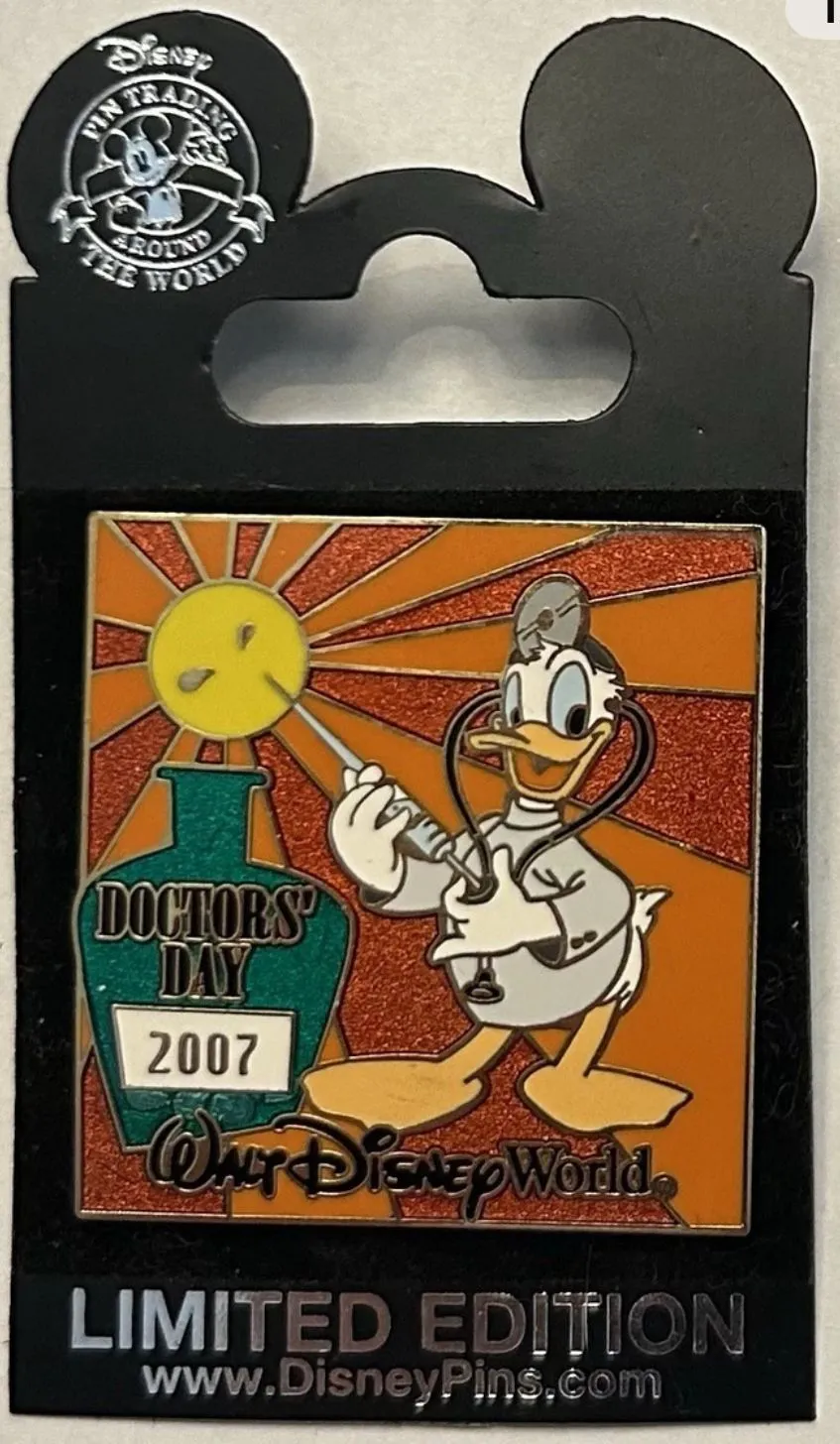 Product image for Disney World - Doctors Day 2007 - Donald Duck LE2000 Pin - Hospital Nurse Rescue