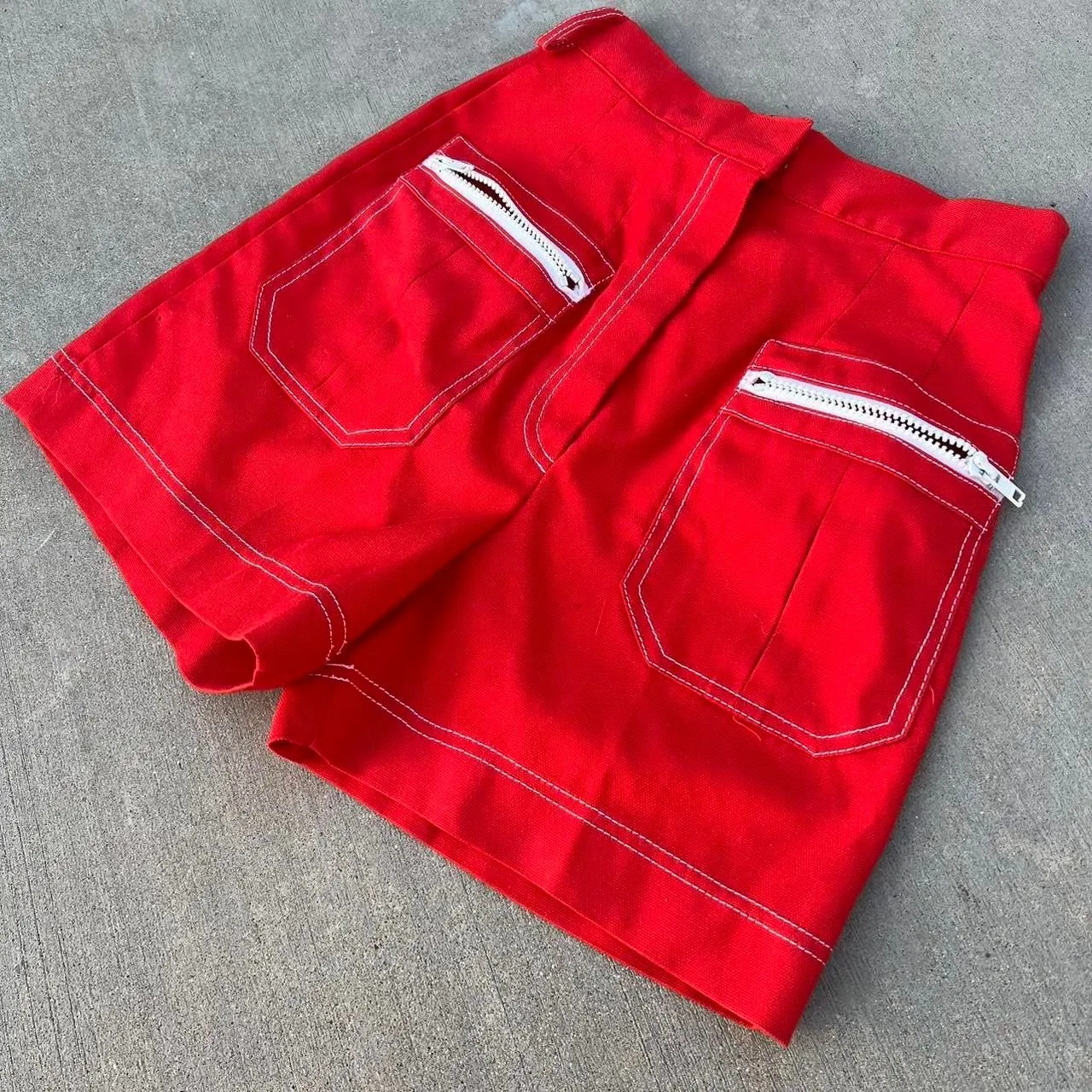 Product image for Vintage 70s Red and white cargo shorts with zipper pockets - super cute! cargo shorts