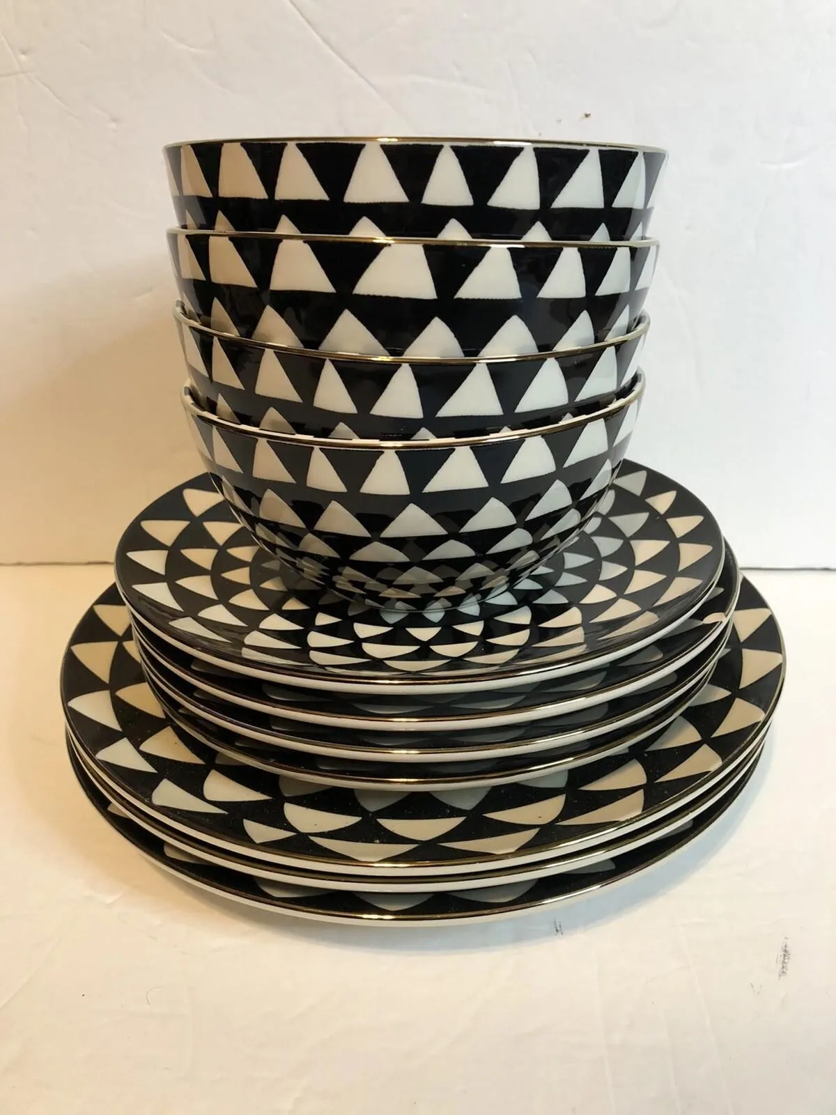 Product image for Thyme & Table Dinnerware Black & White Medallion Stoneware 11-Piece Set