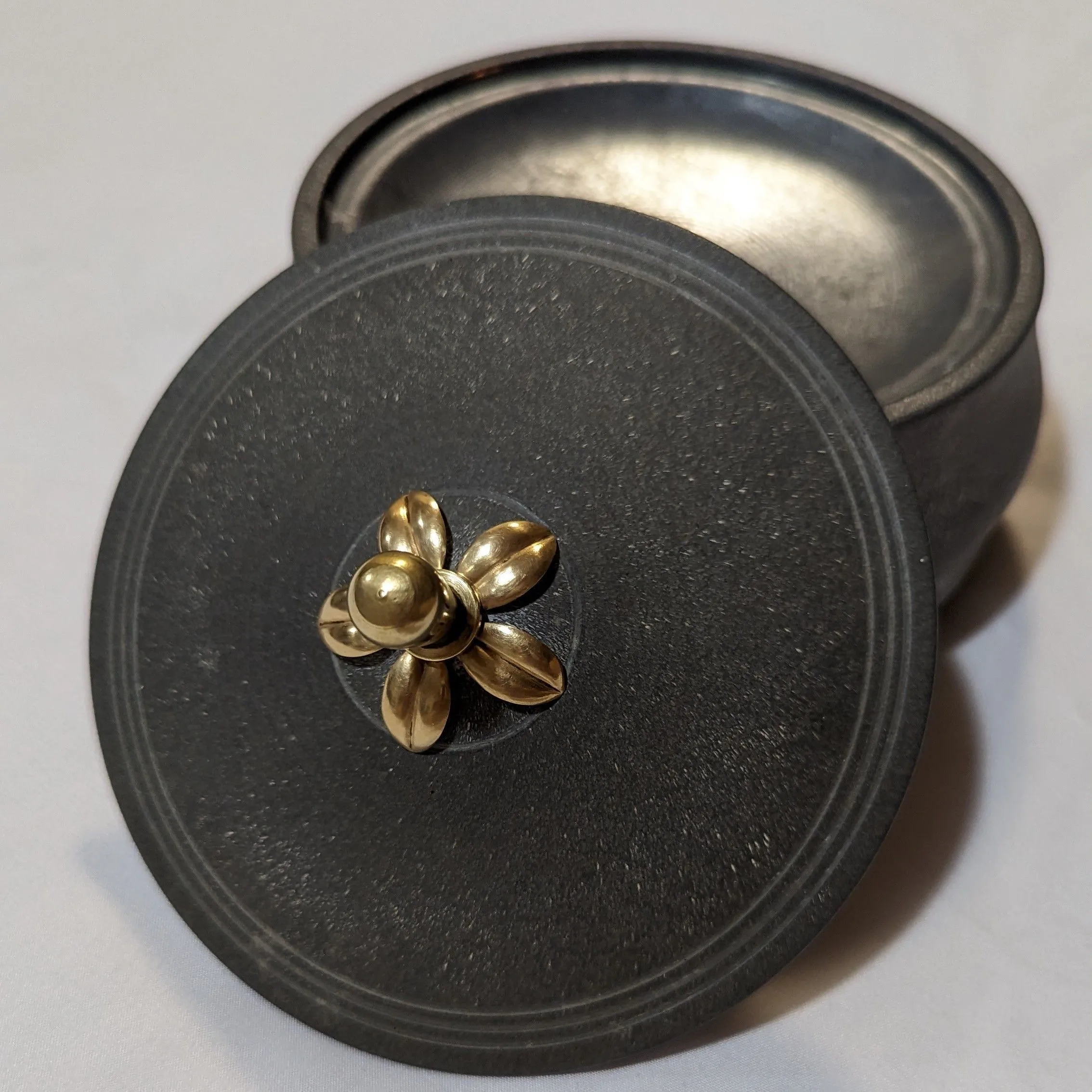 Product image for Vintage 1940s Powder Puff Music Box