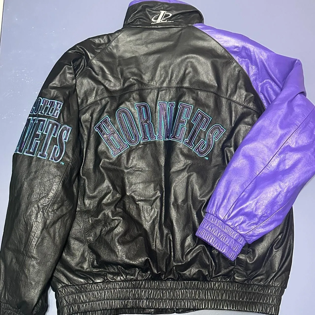 Listing Image Blurred Background