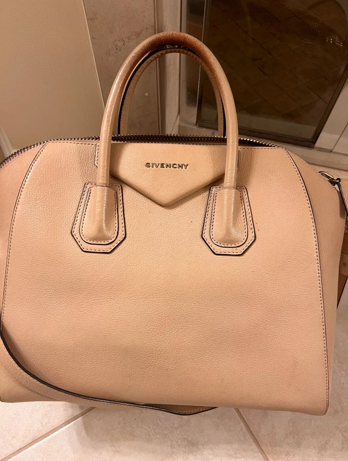 Product image for Givenchy Antigona Bag