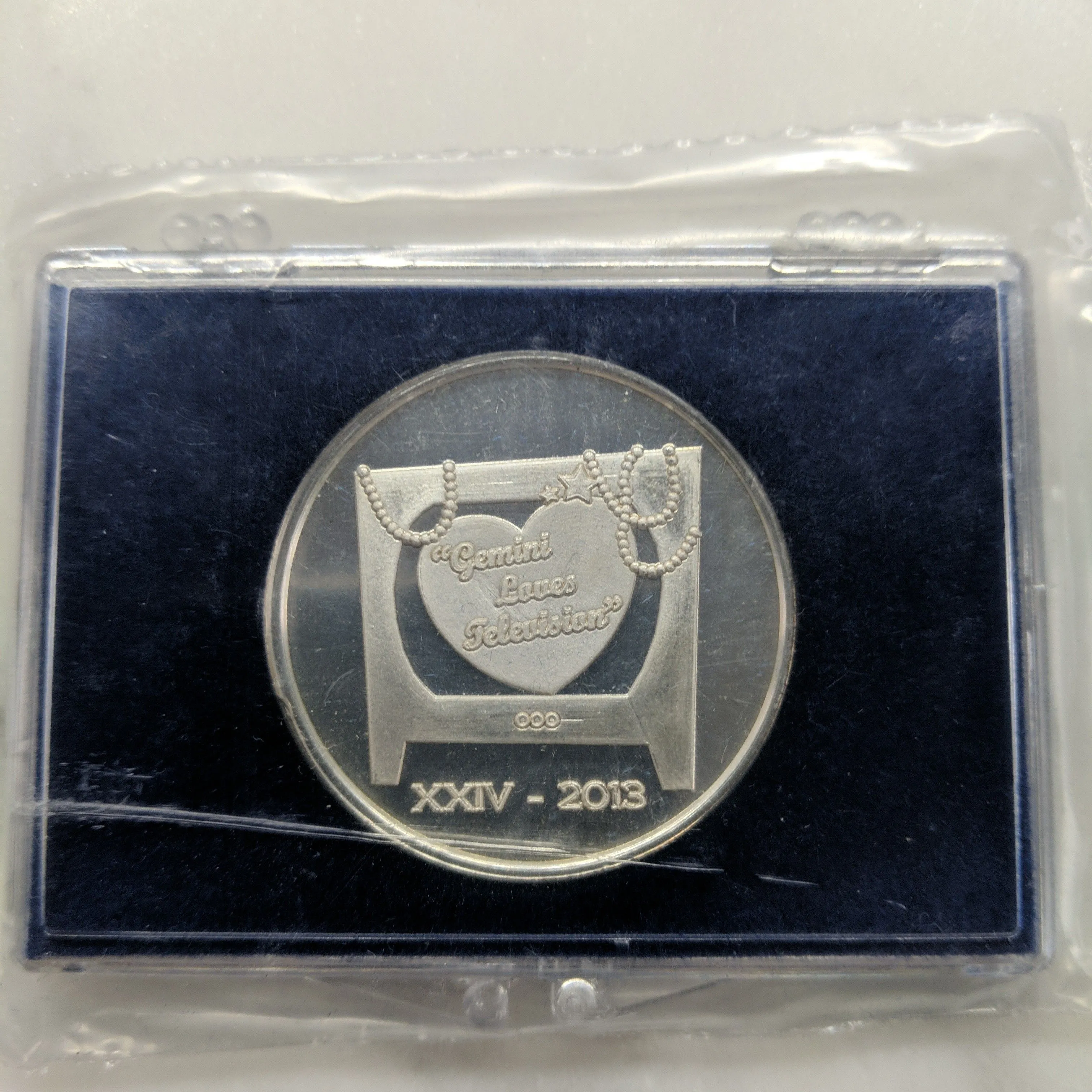 Product image for "Gemini Loves Television" Krewe of Gemini 1oz Silver Mardi Gras ARK LA TEX .999 Doubloon Coin 1989 XXIV "Gemini Loves Television"
