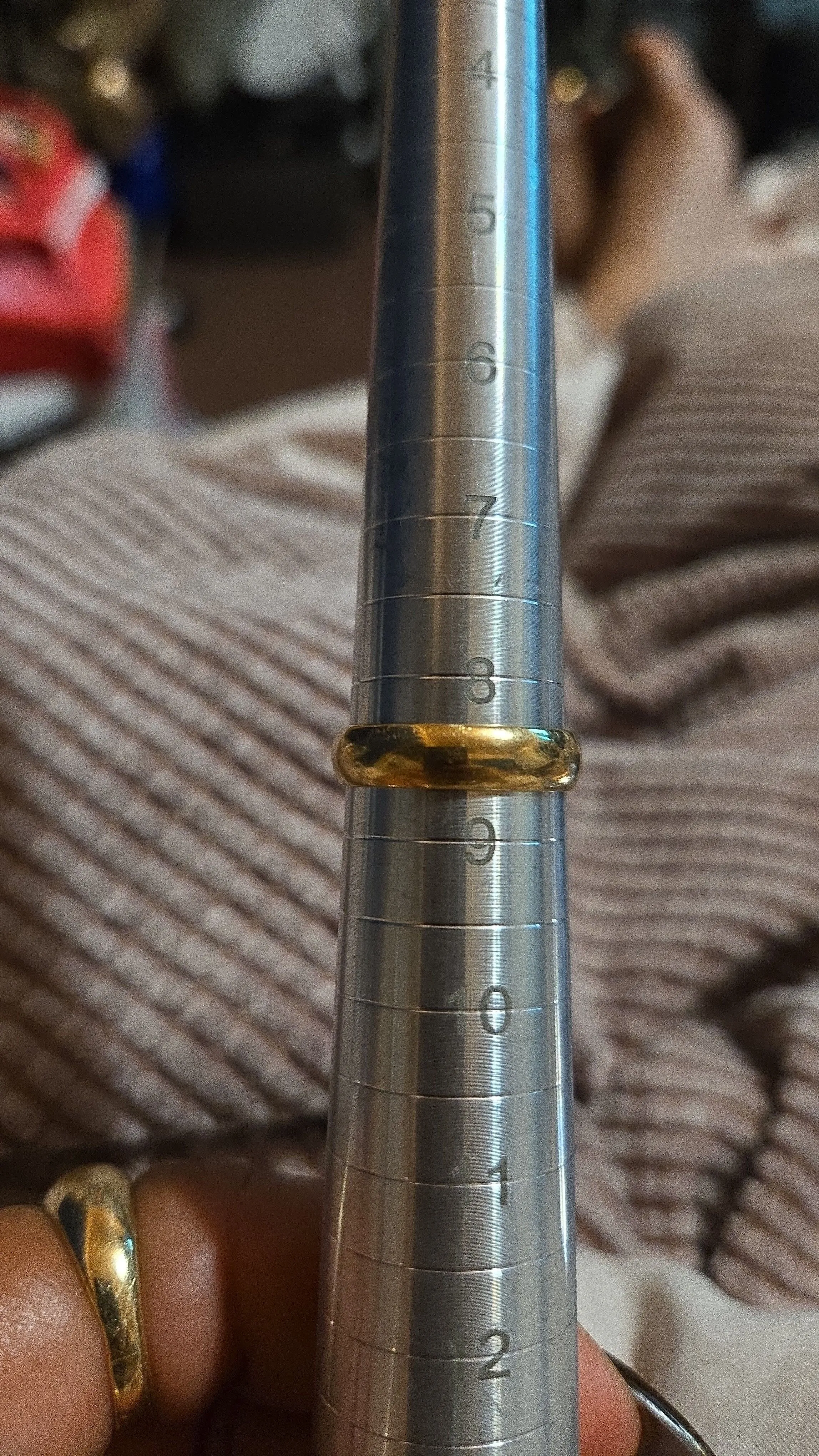 Product image for 14k yellow gold plain band size 8.5 4.15g in weight
