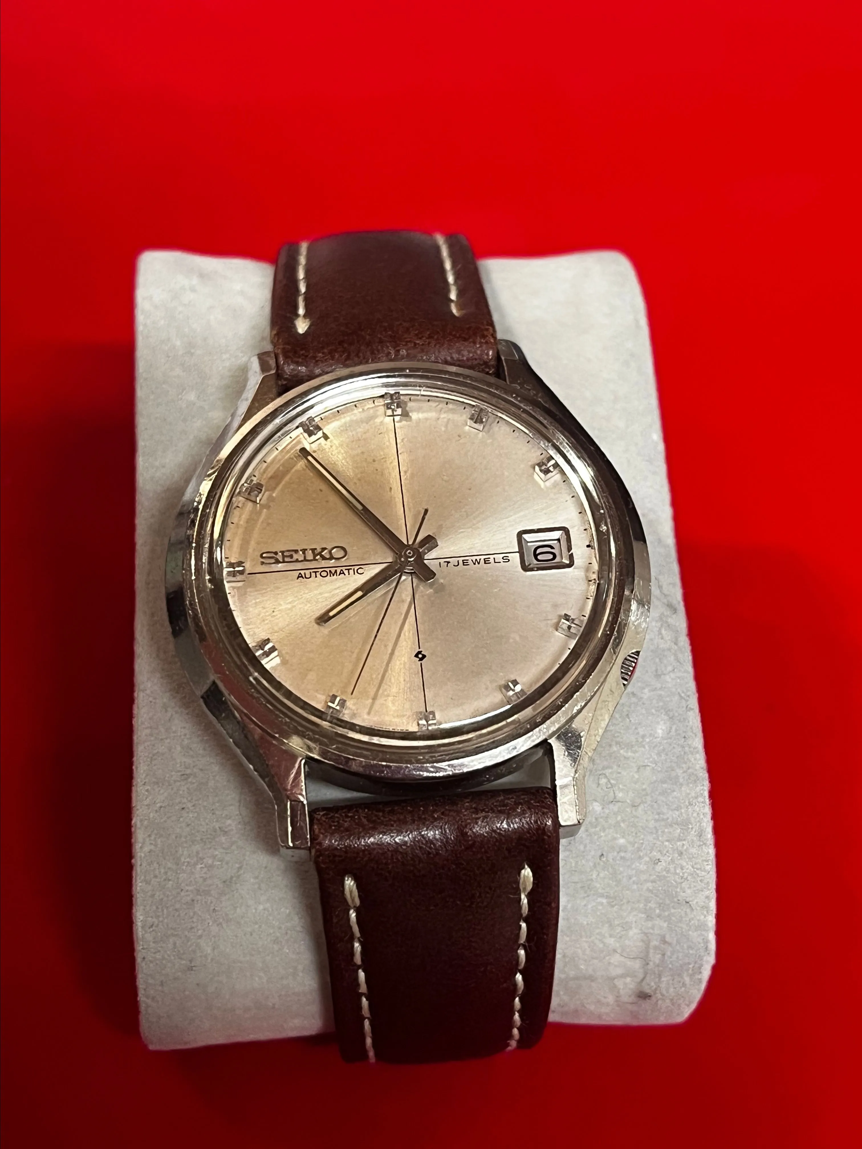 Product image for 1968 Seiko automatic 17 jewels men's watch. Date at 3 o'clock, silver tone, working.