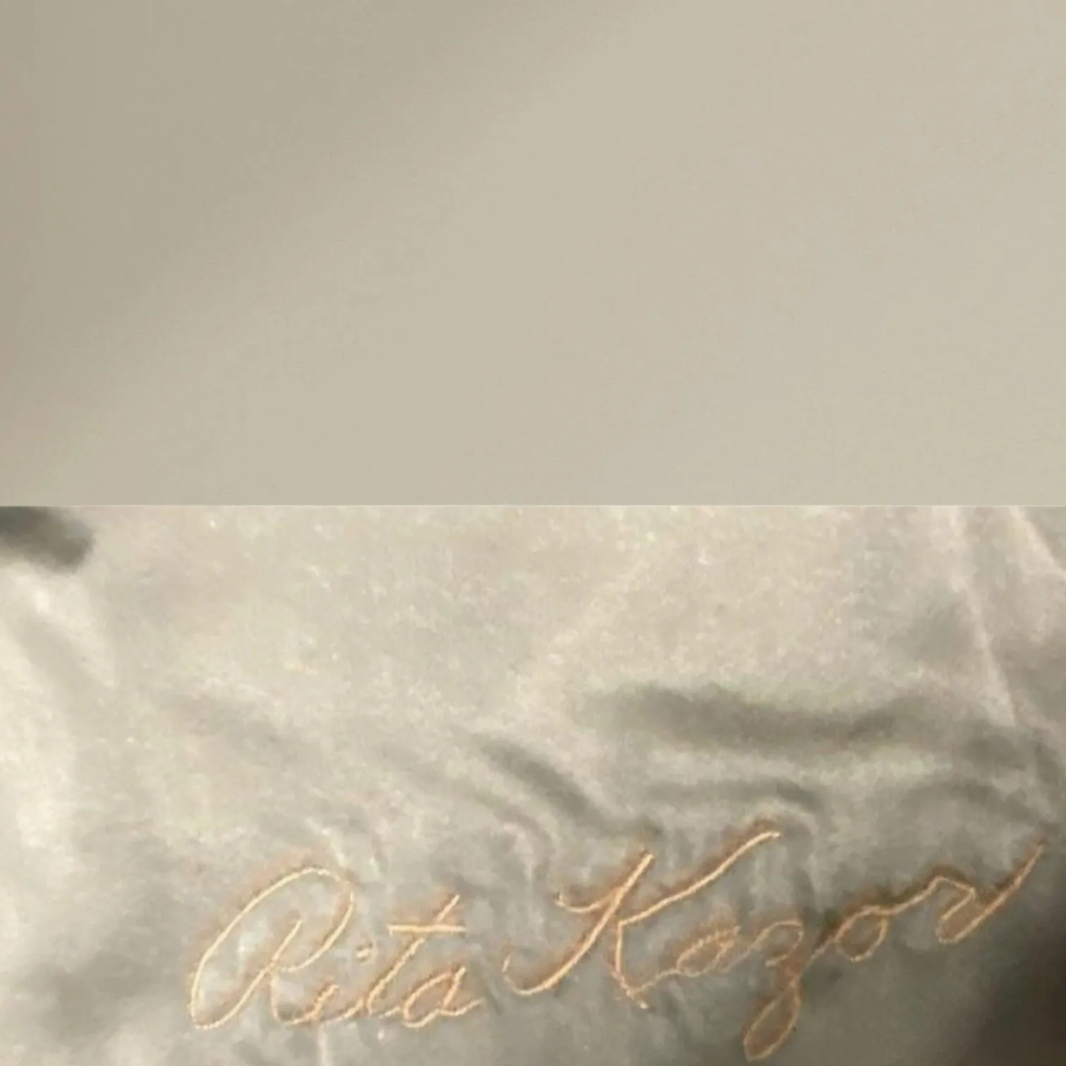 Listing Image Blurred Background