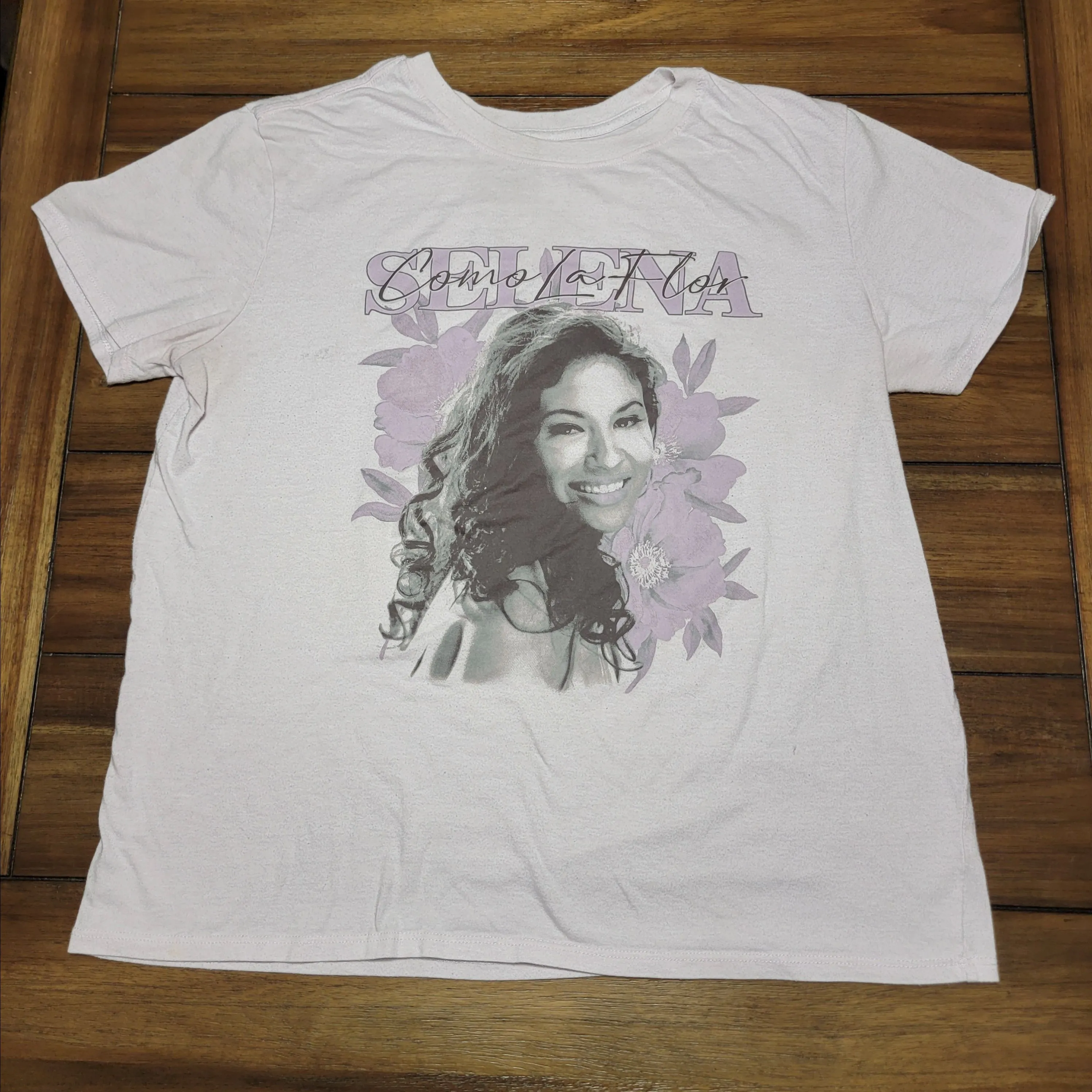 Product image for Official Selena SS Light Lavender Tee "Como La Flor" - Size XL