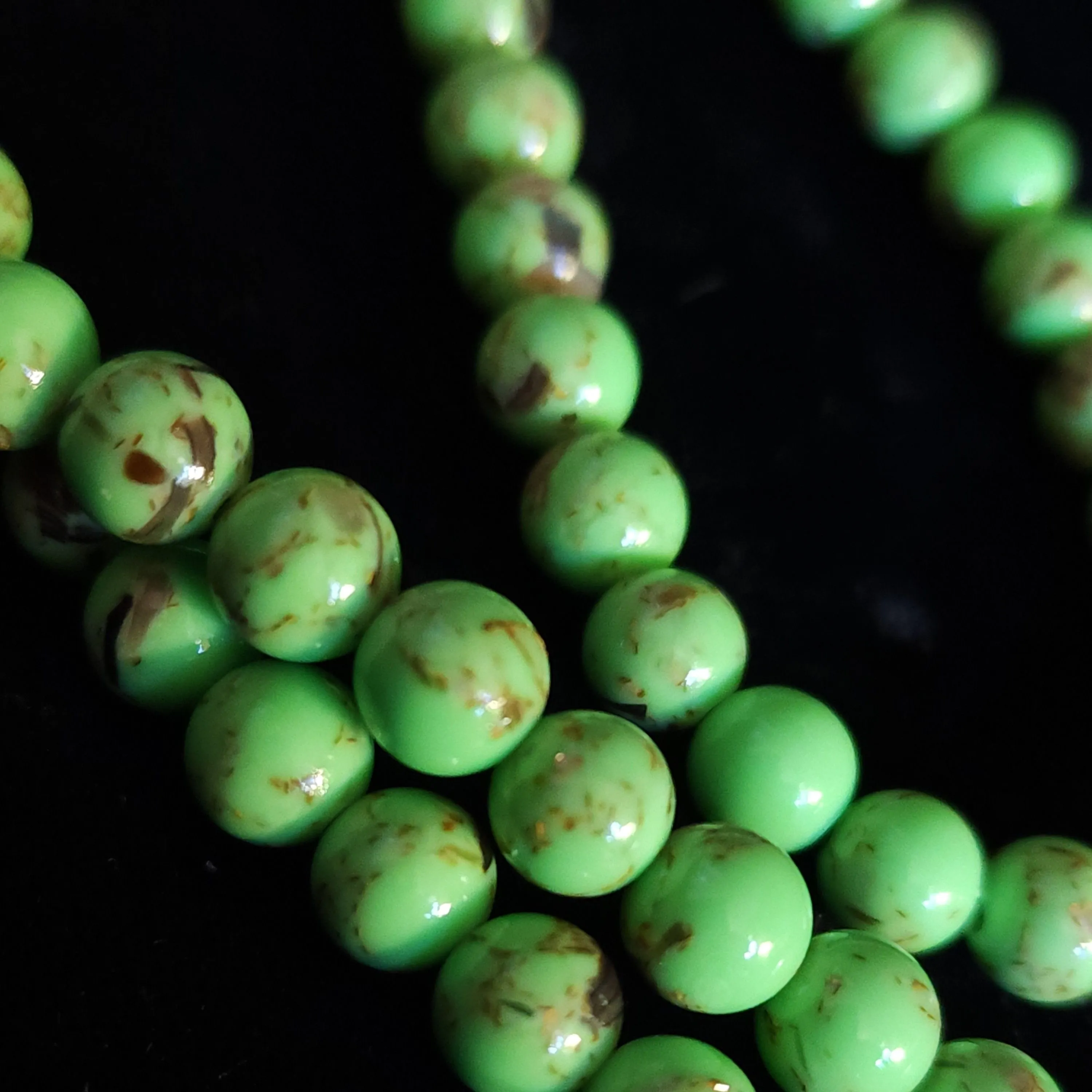 Product image for #13F: Green Howlite w/ Abalone Round Beads, 6mm