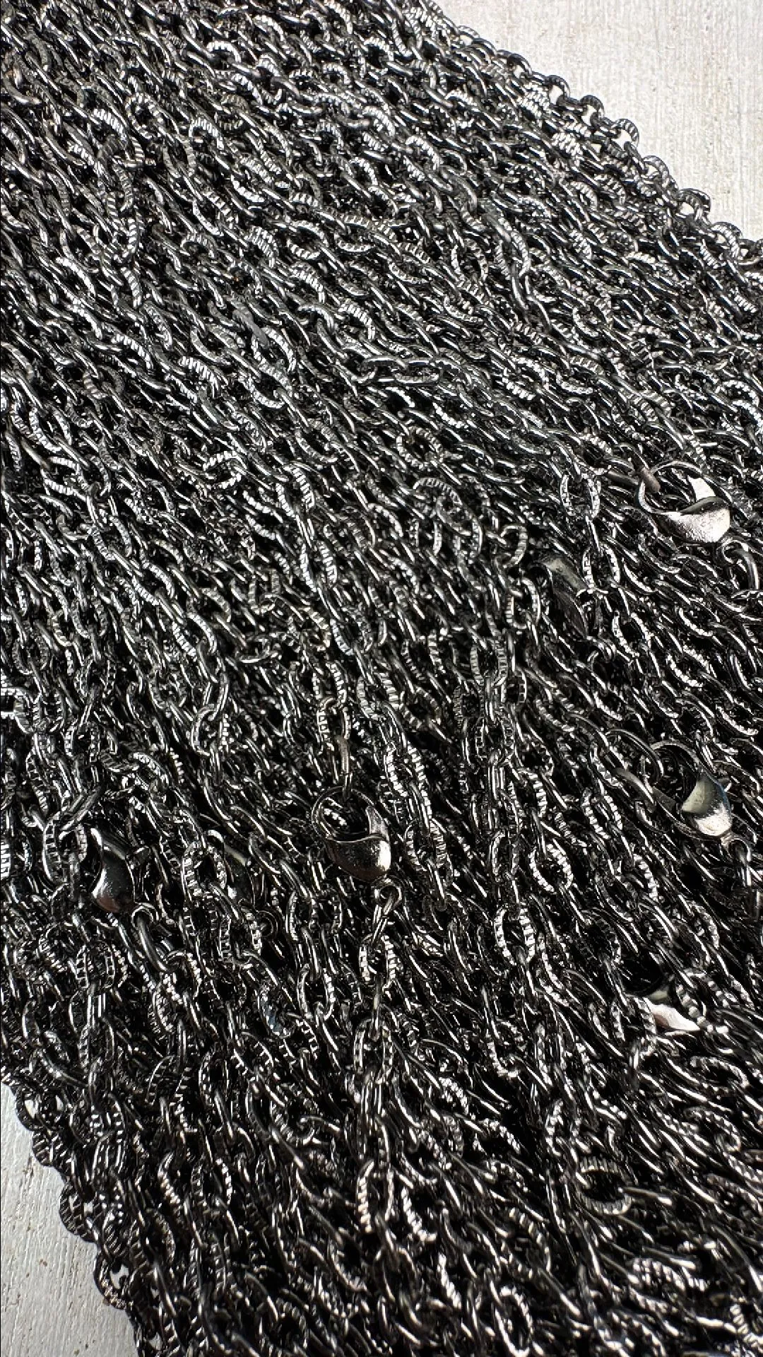 Product image for 100 pc Gunmetal Textured 30" Specialty Chain