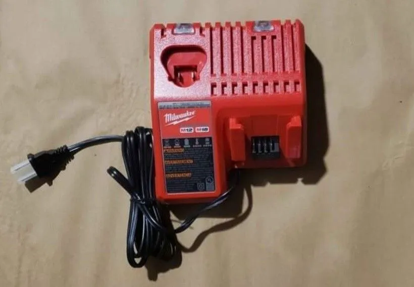 Product image for Milwaukee M12/M18 Charger 