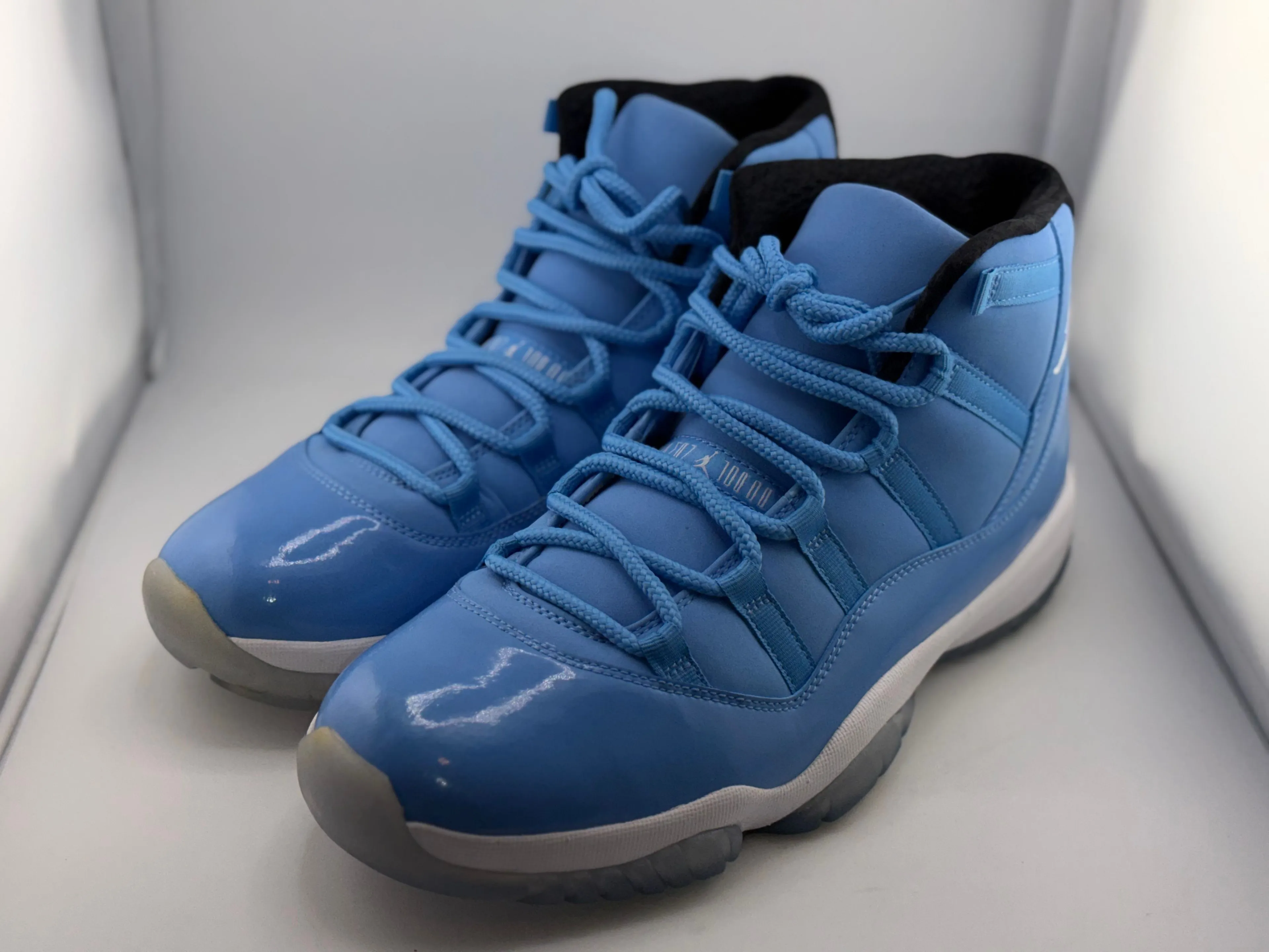 air jordan 11 pantone blue