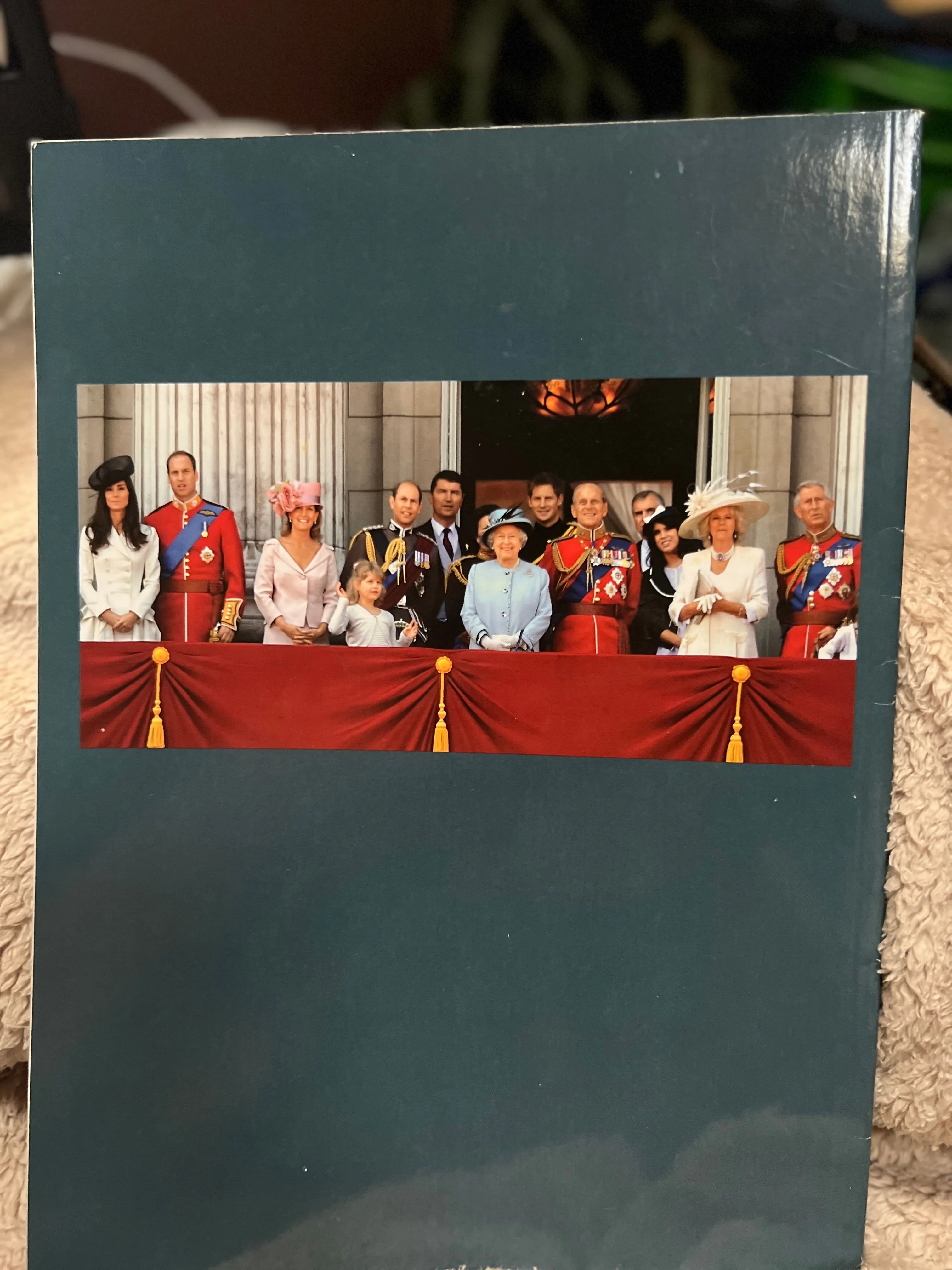 Listing Image Blurred Background