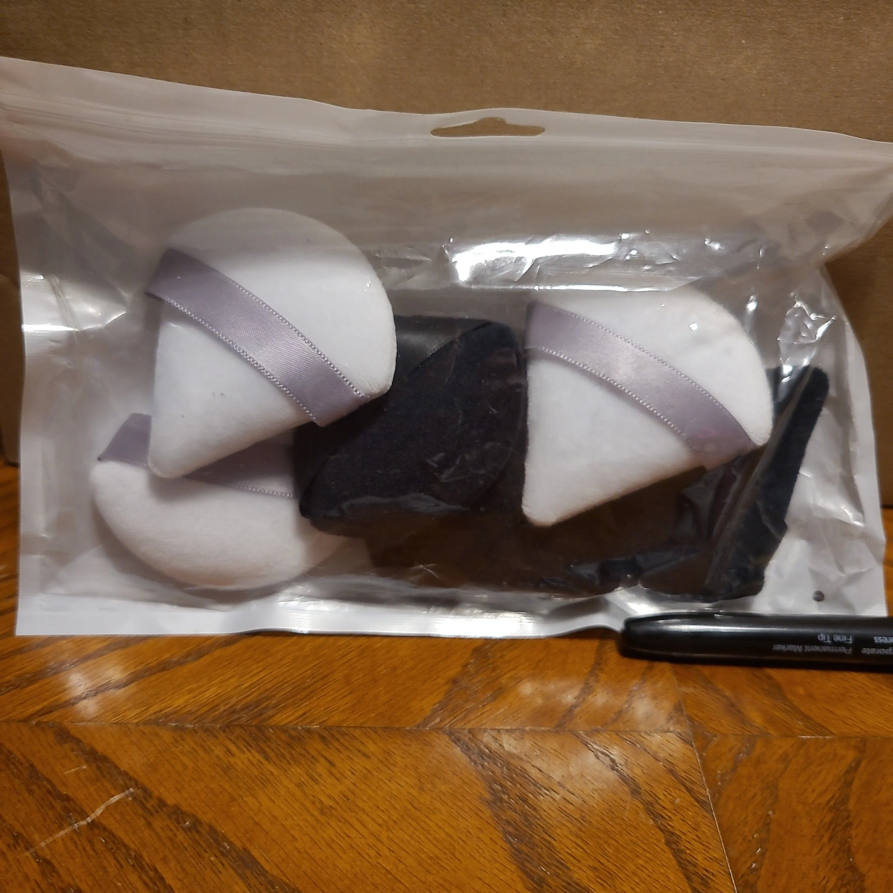 Product image for Pimoys 6 Pieces Powder Puff Face Soft Triangle Makeup Puff.  (107,470,471, 538,605)