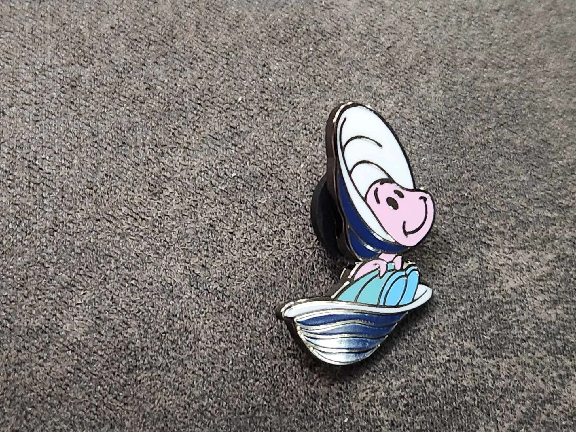 Product image for Alice in Wonderland Curious Oyster Pin  