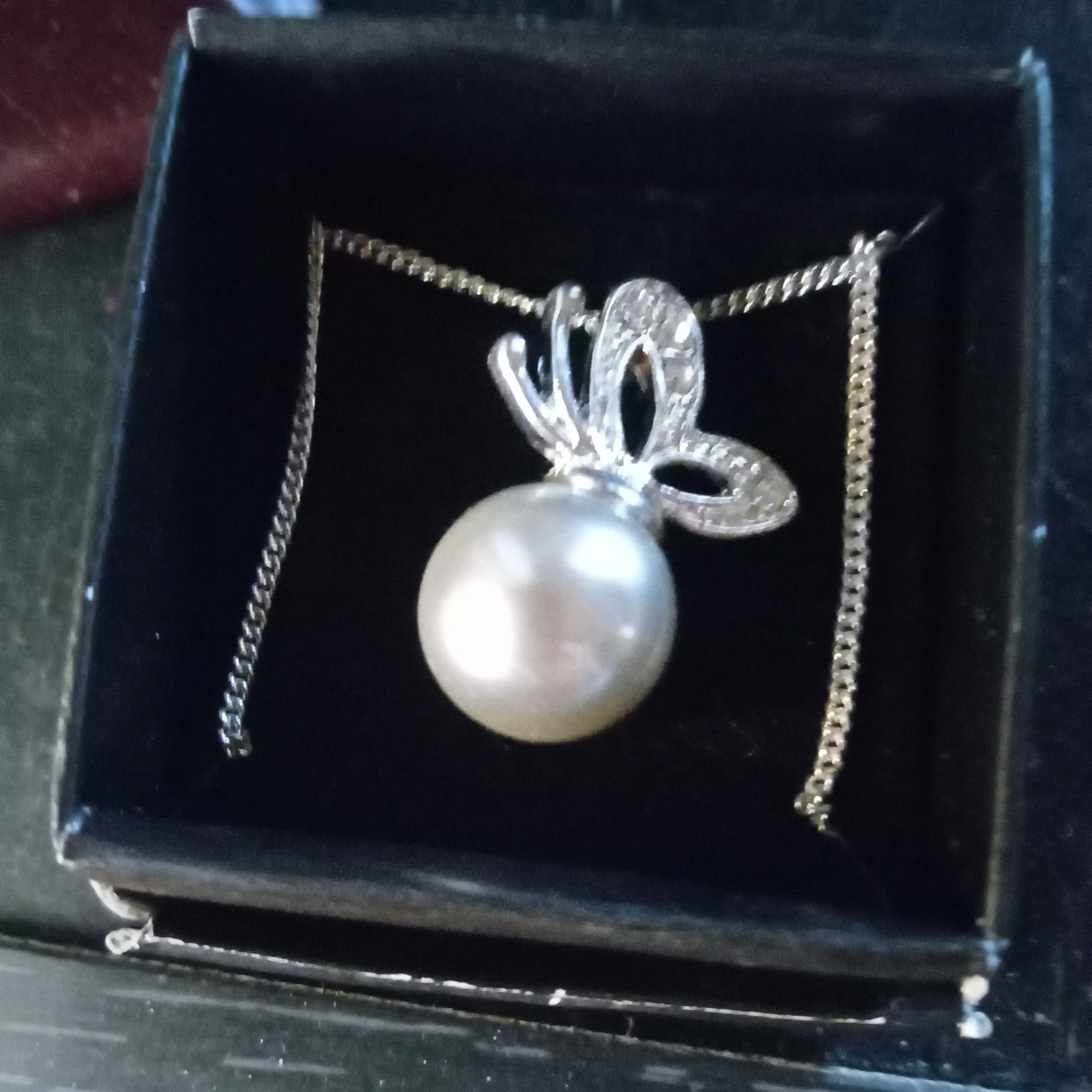 Product image for Avon necklace 