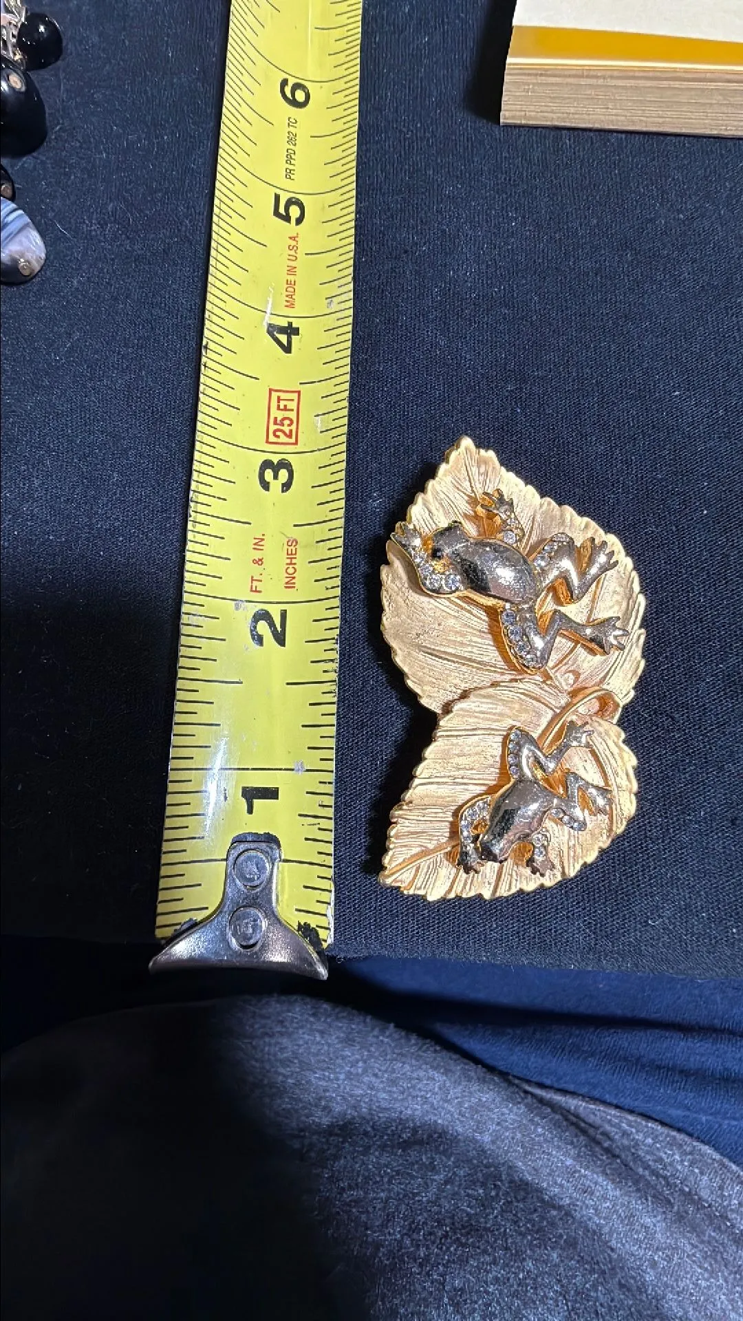 Product image for 31 brooch as shown