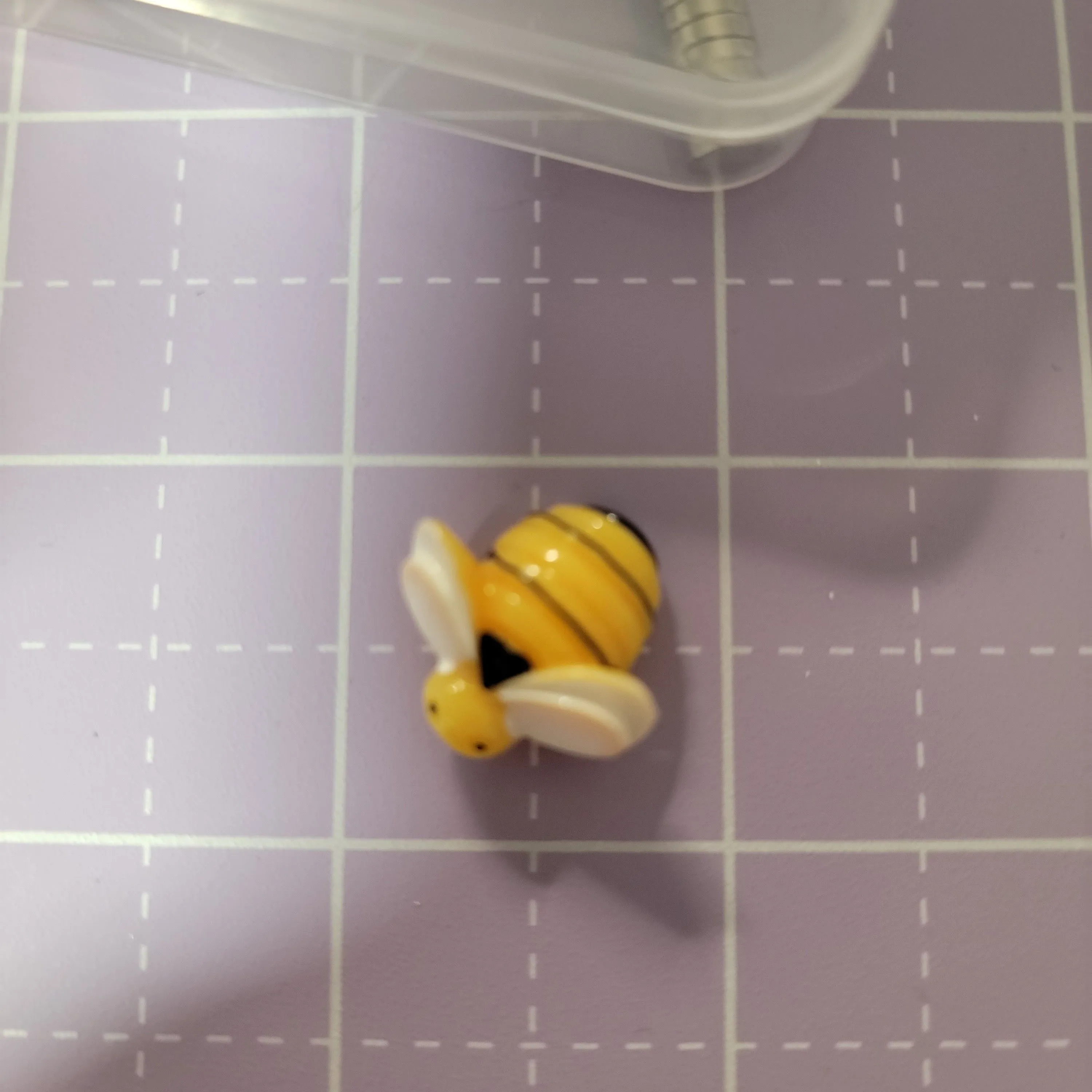 Product image for Bee cover minder