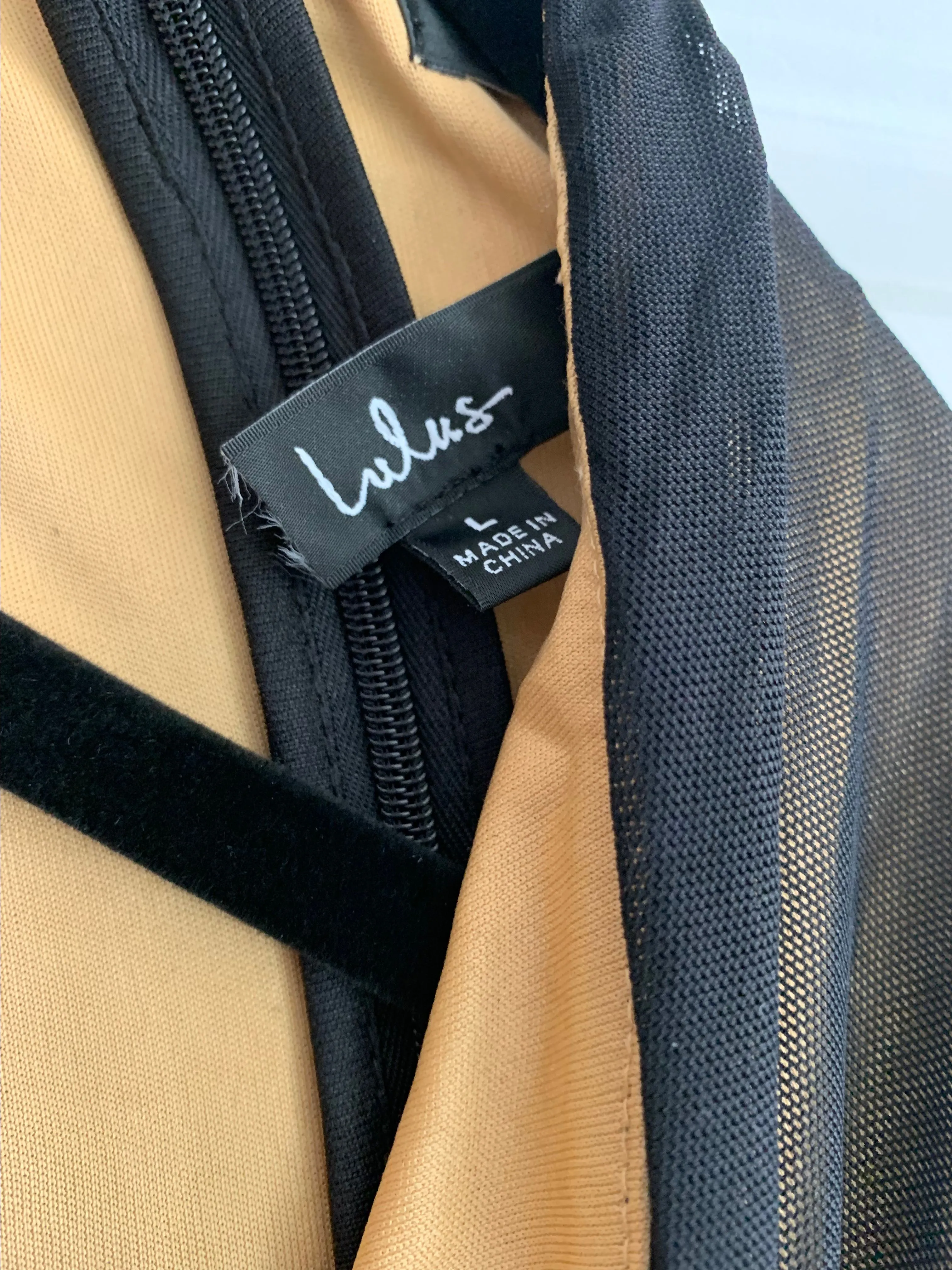 Listing Image Blurred Background