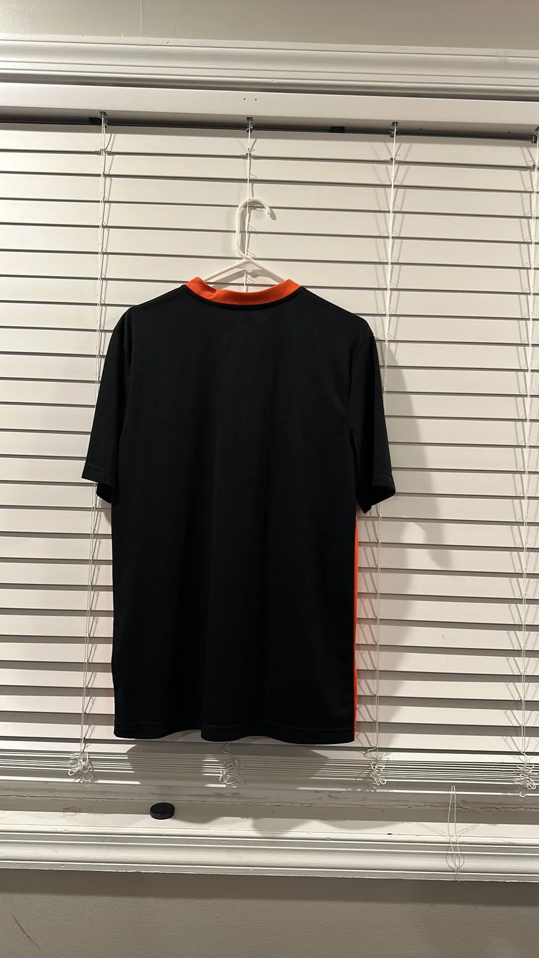 Listing Image Blurred Background