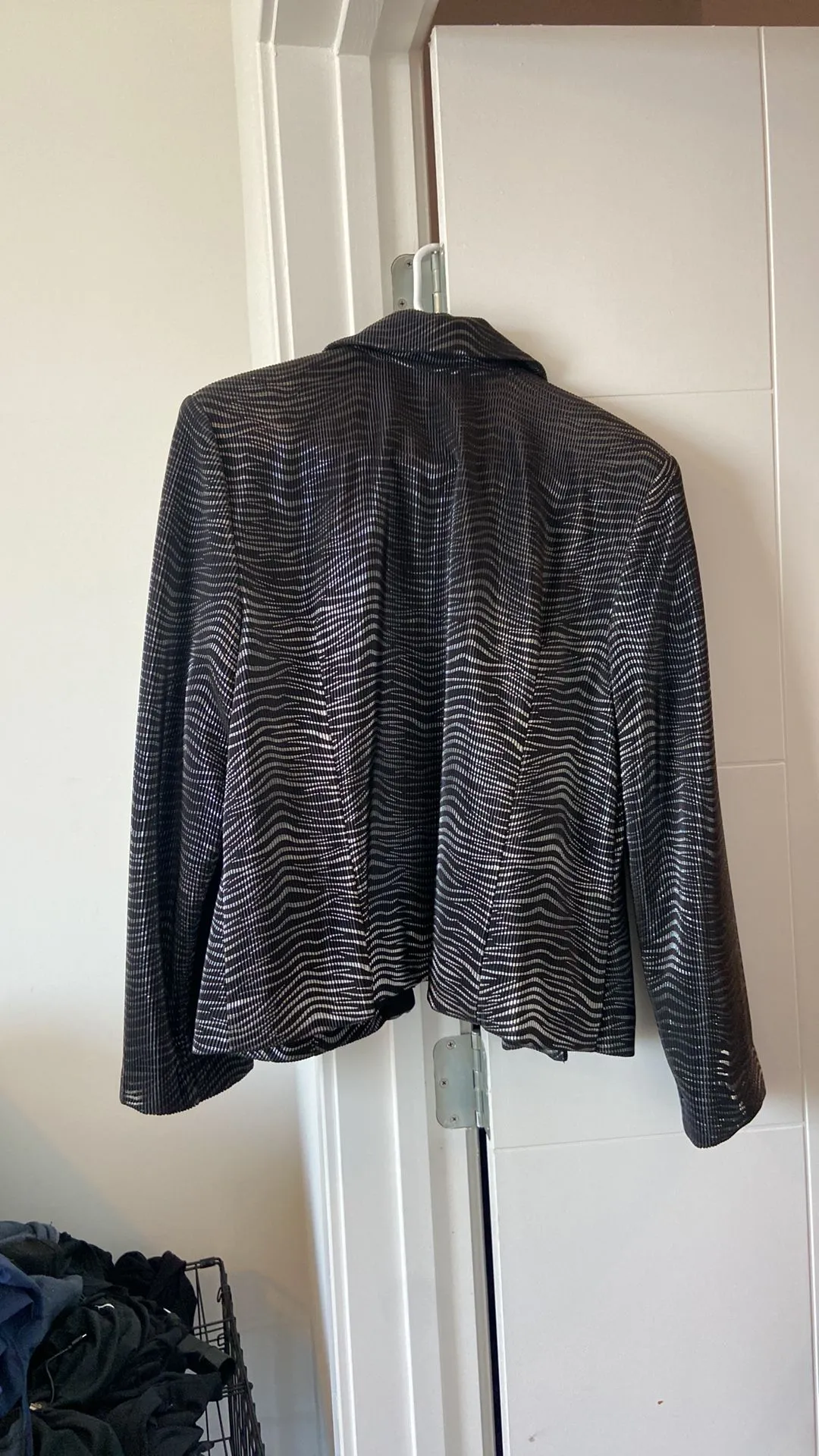 Listing Image Blurred Background