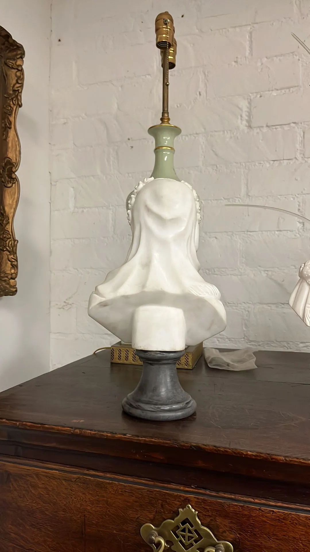 Listing Image Blurred Background