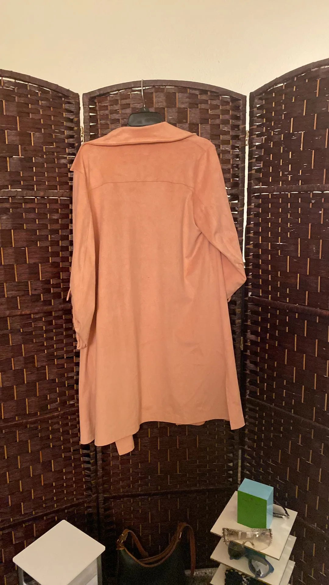 Listing Image Blurred Background