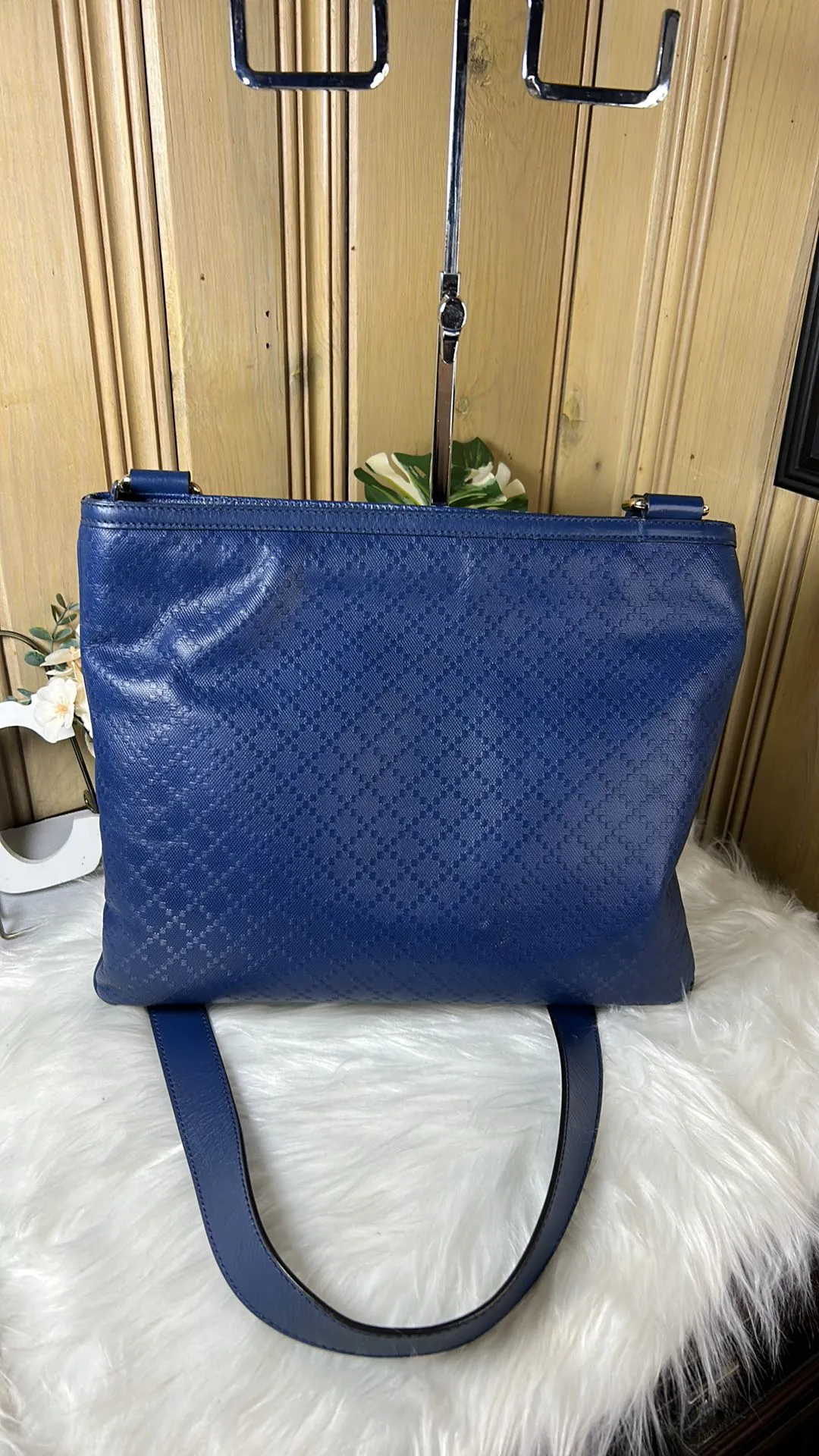 Listing Image Blurred Background