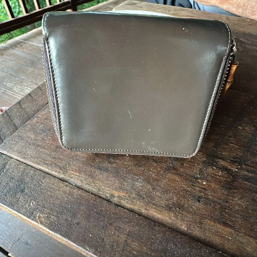 Listing Image Blurred Background