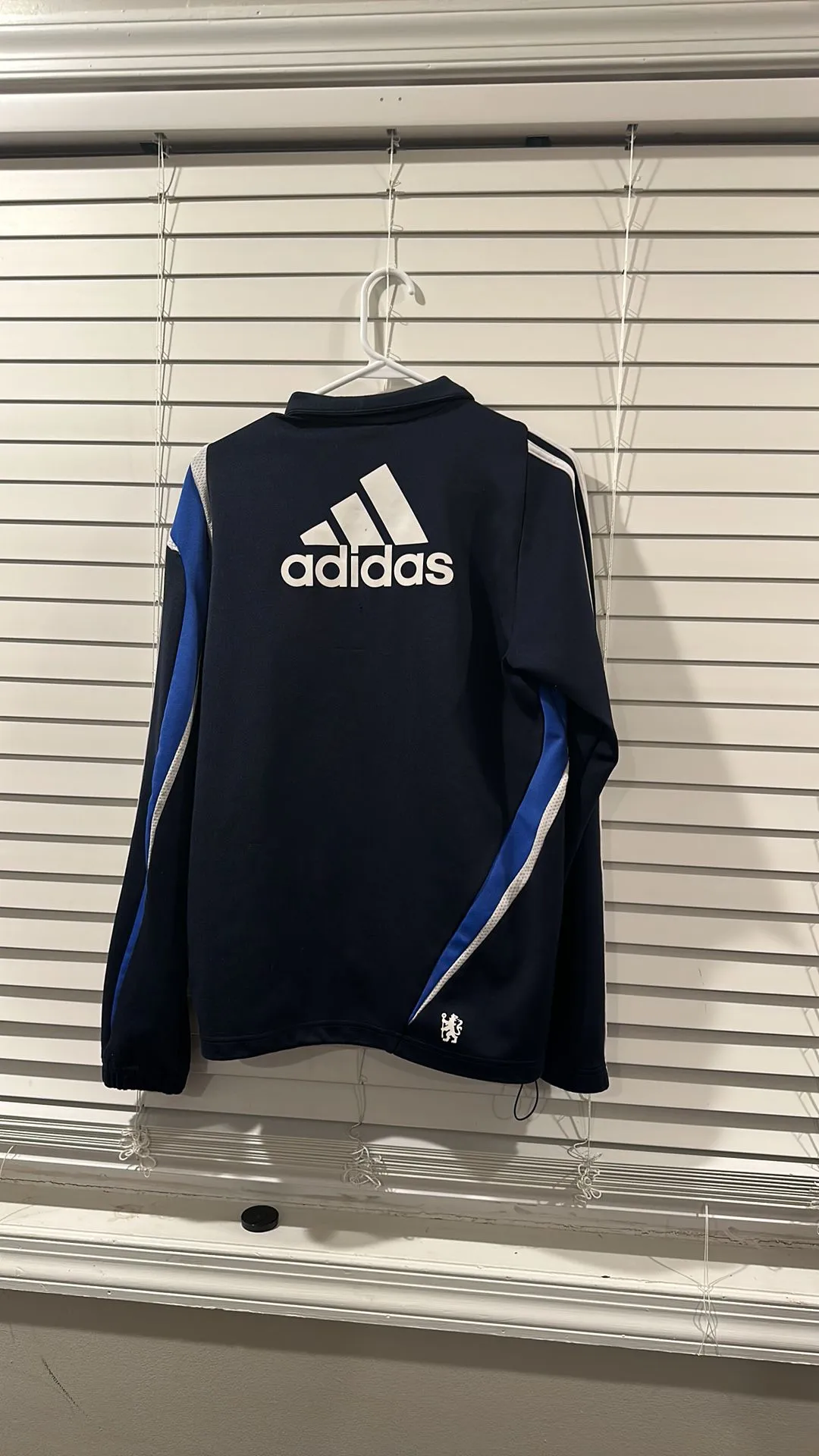 Listing Image Blurred Background